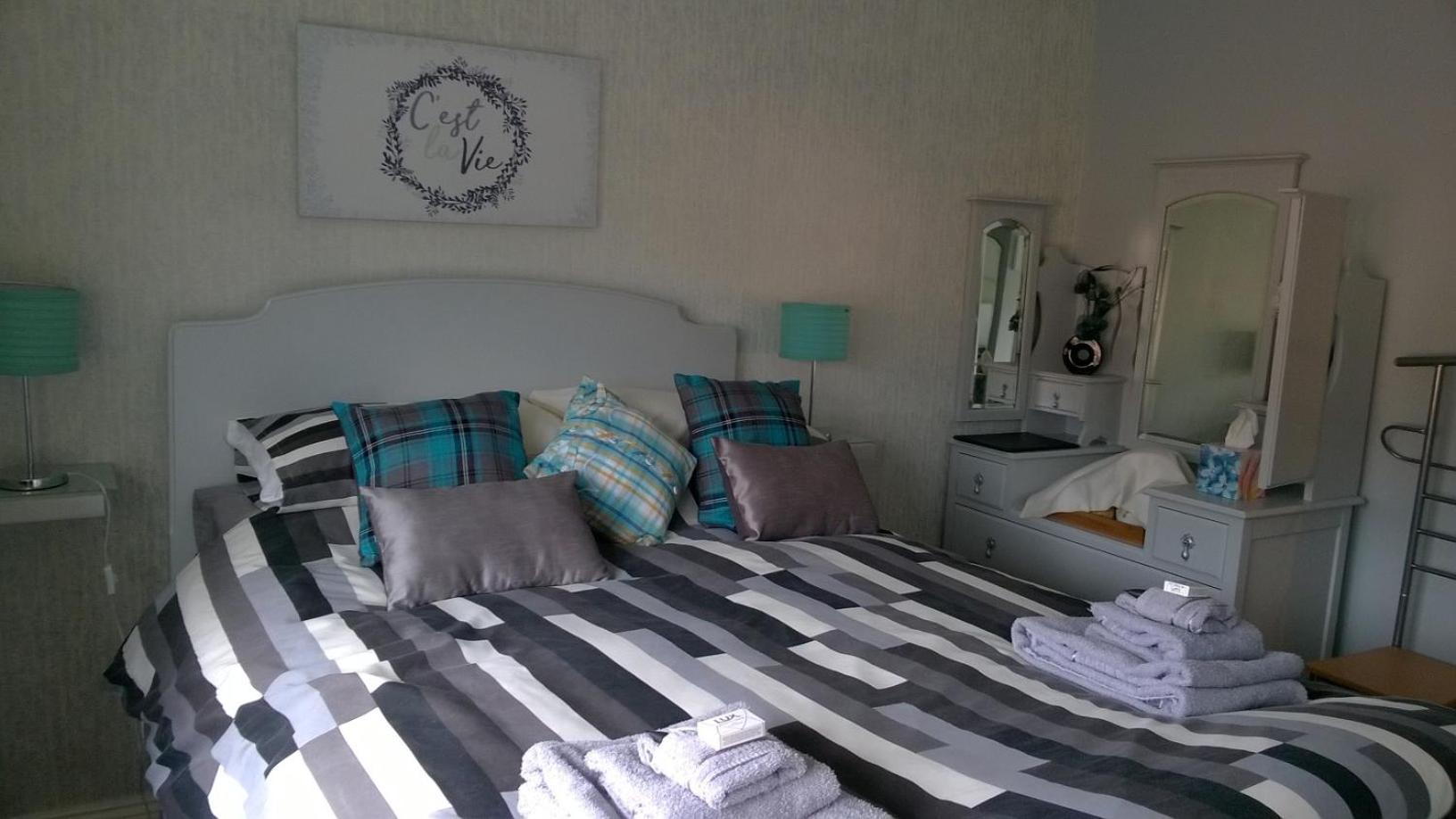 Double Room with Shared Bathroom photo 2