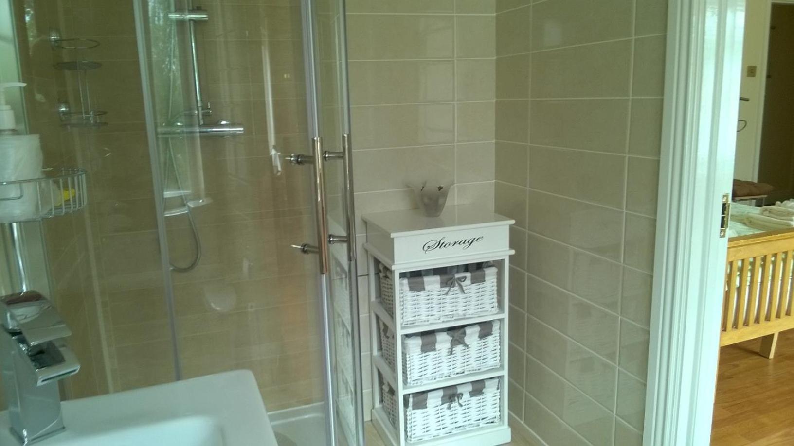 Deluxe Double Room with Shower - Photo 3