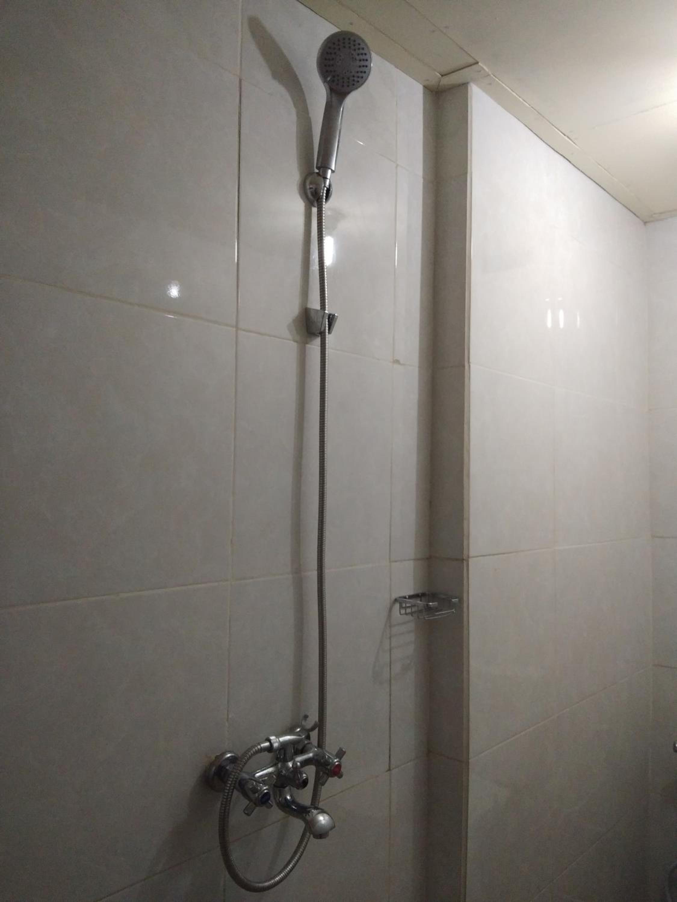 Standard Twin Room - Photo 8