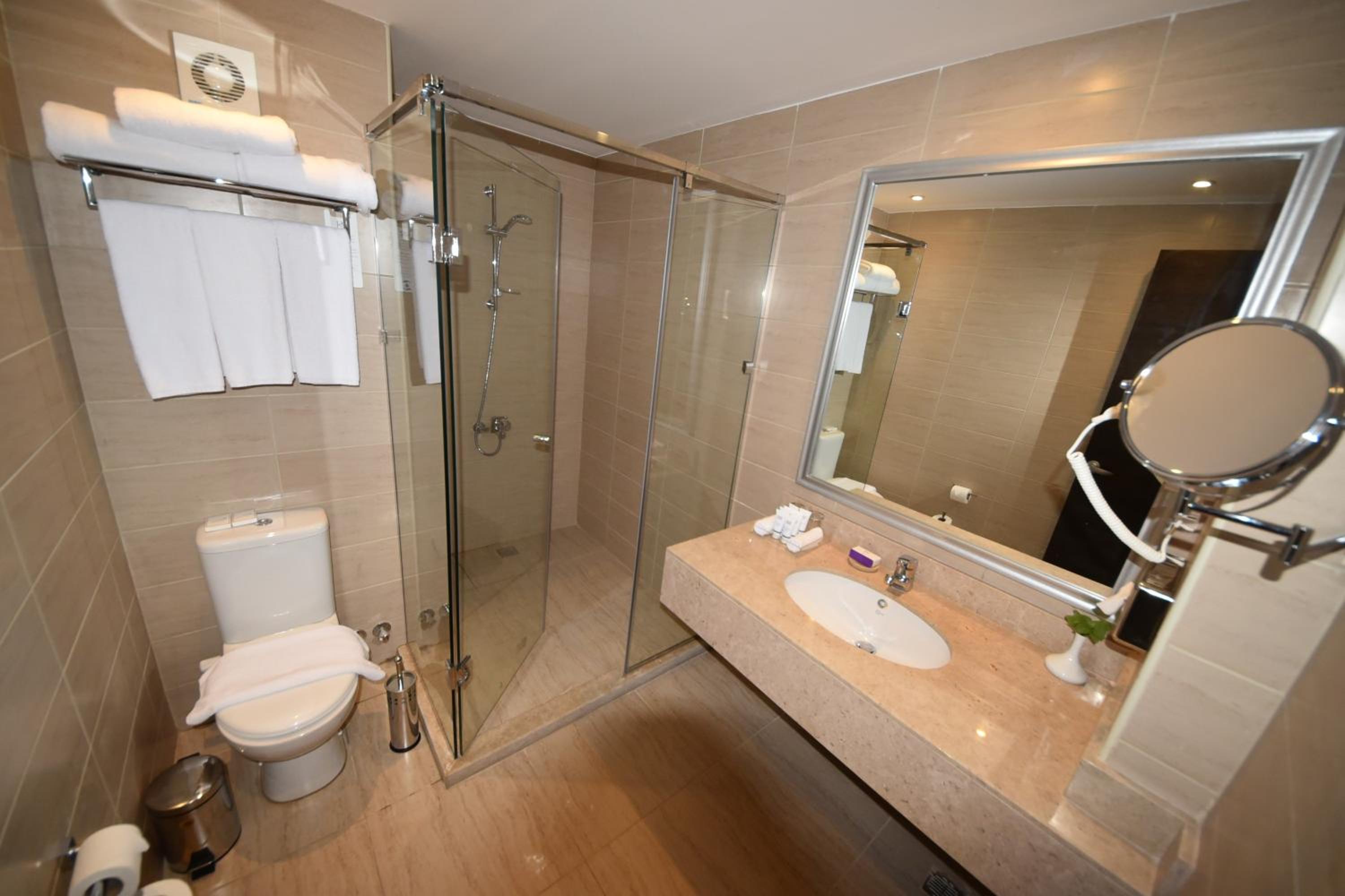 Standard Queen or Twin Bed Garden View