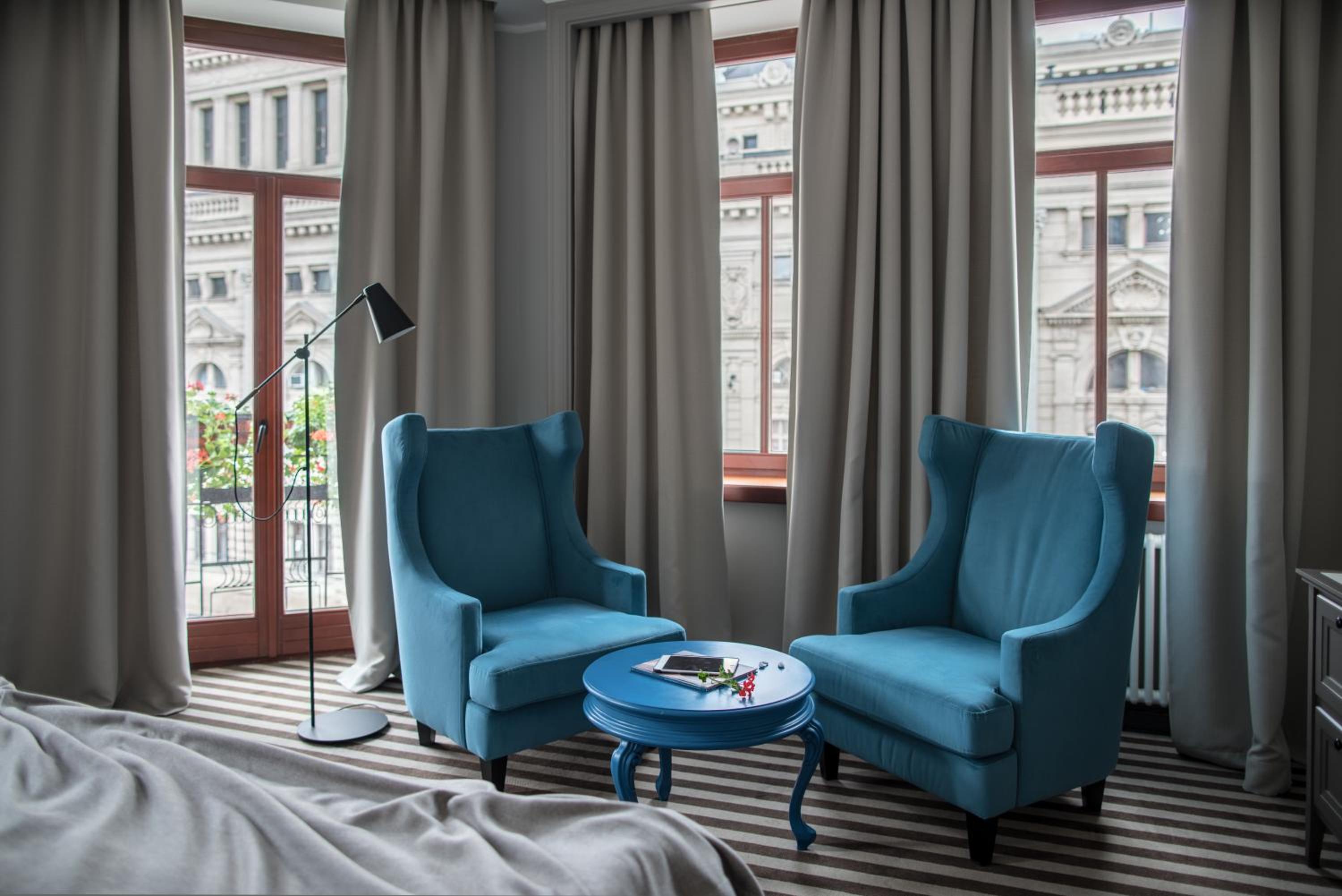 Suite - Photo 11