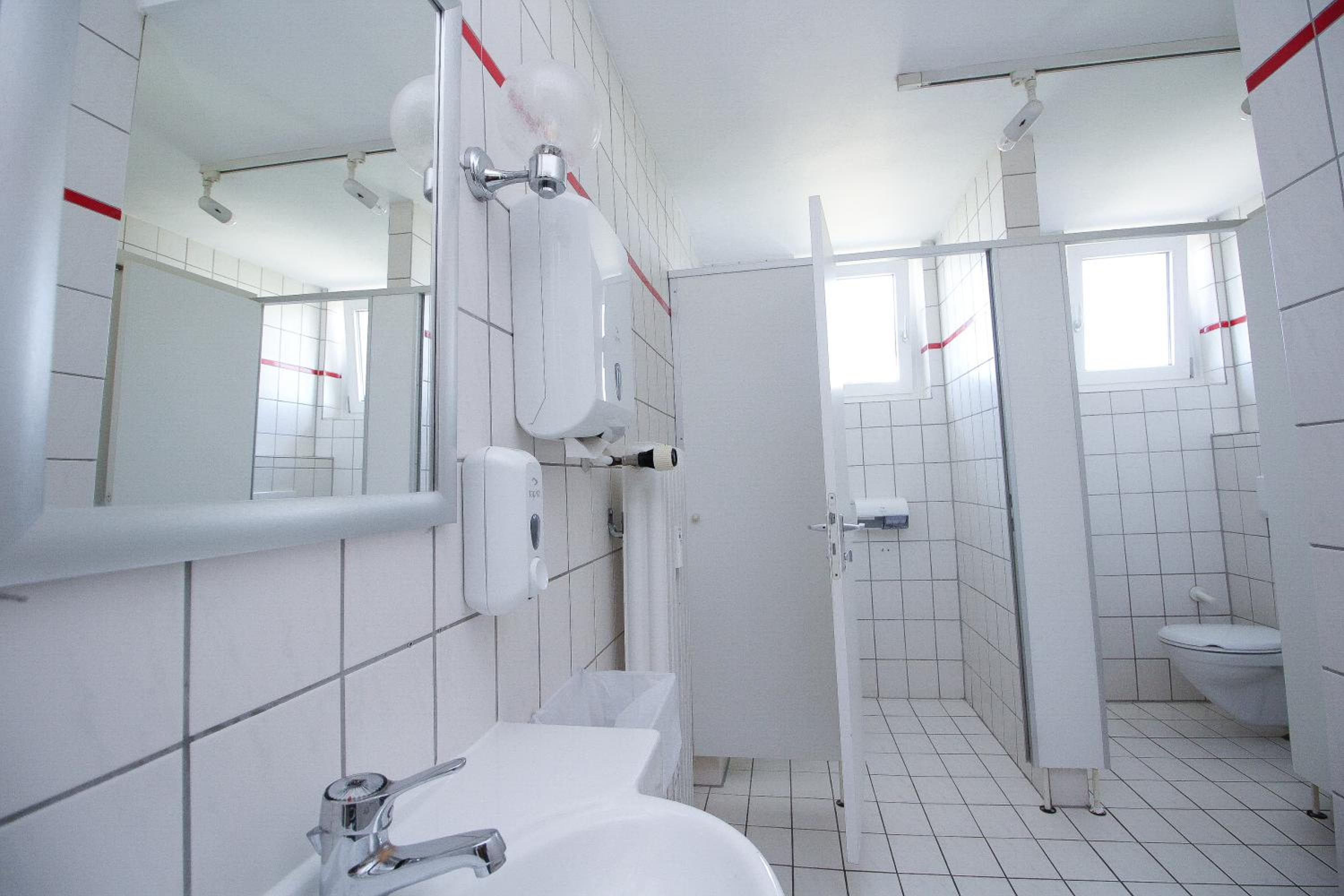 Budget Double Room with Shower and Shared Toilet
