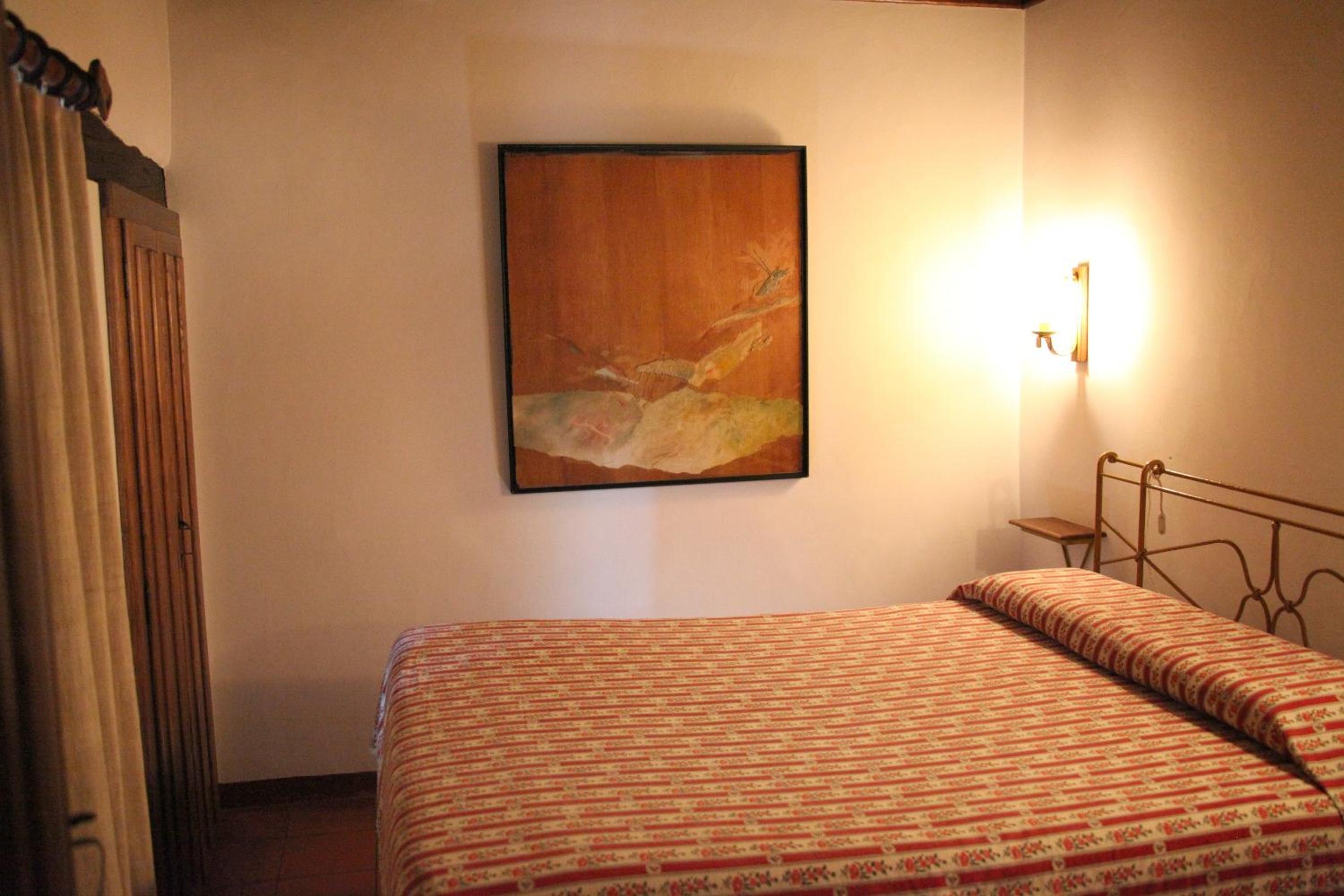 One-Bedroom House - Photo 2