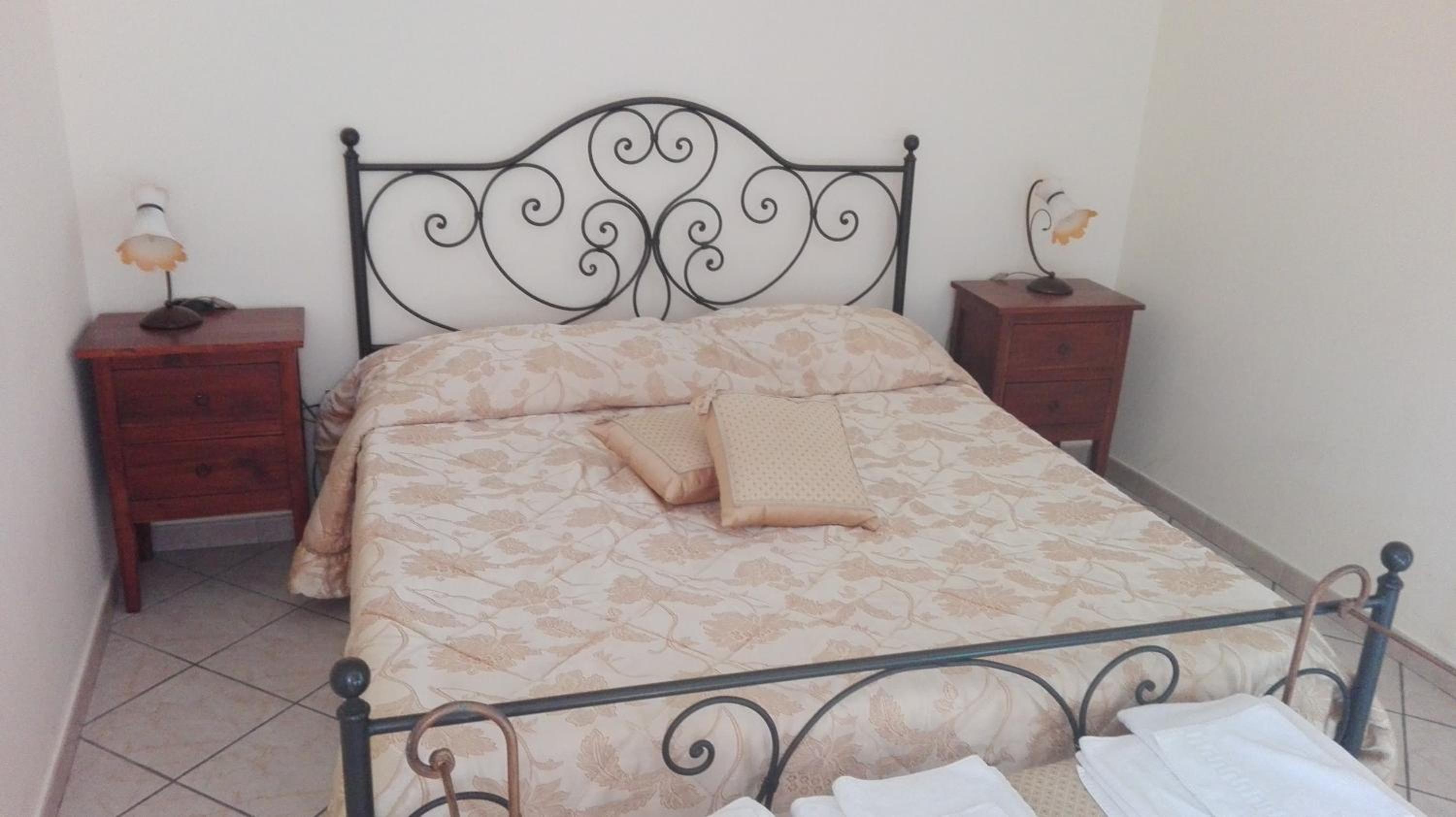 Double Room - Photo 6