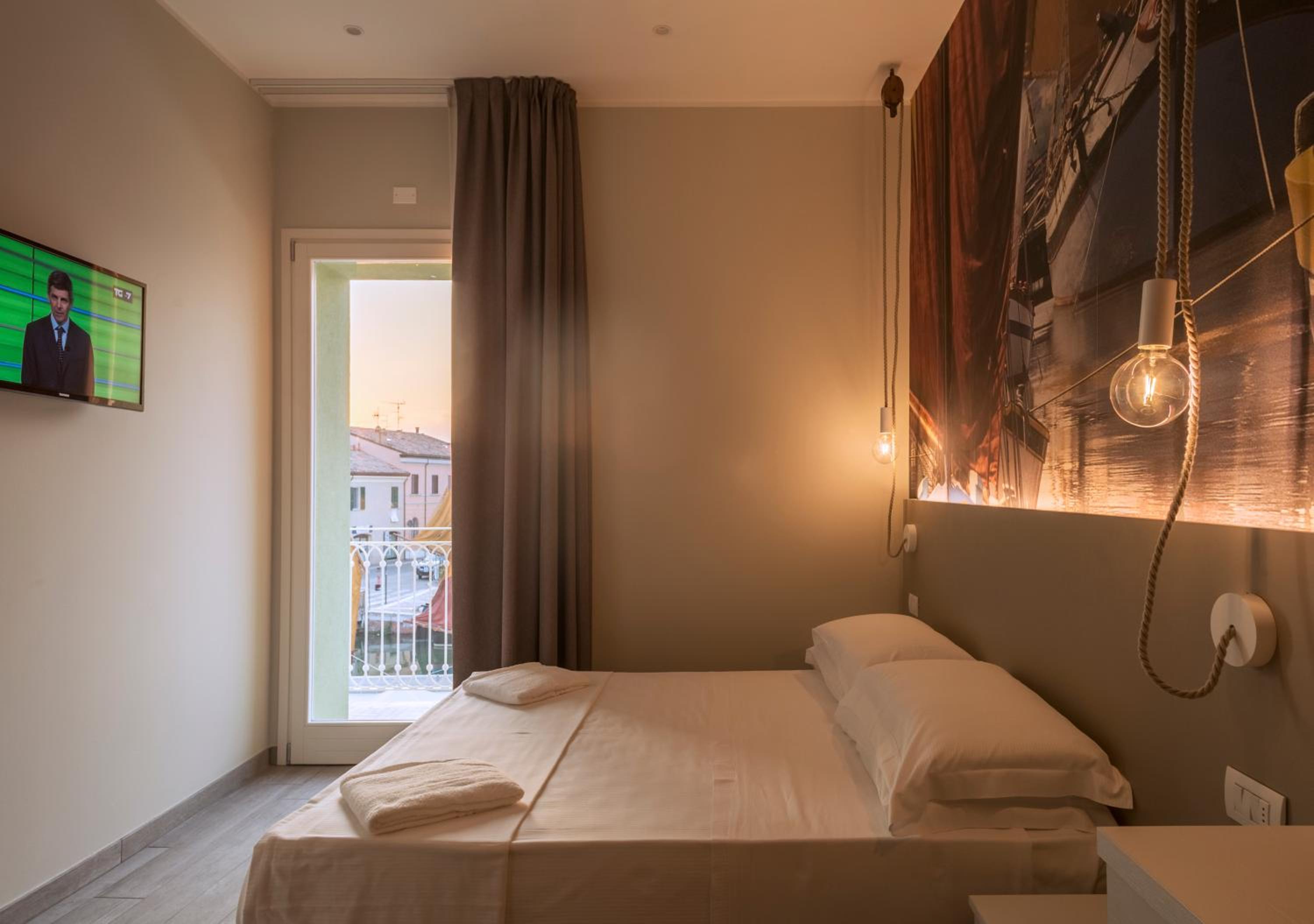 Double Room with Sea View - Photo 11