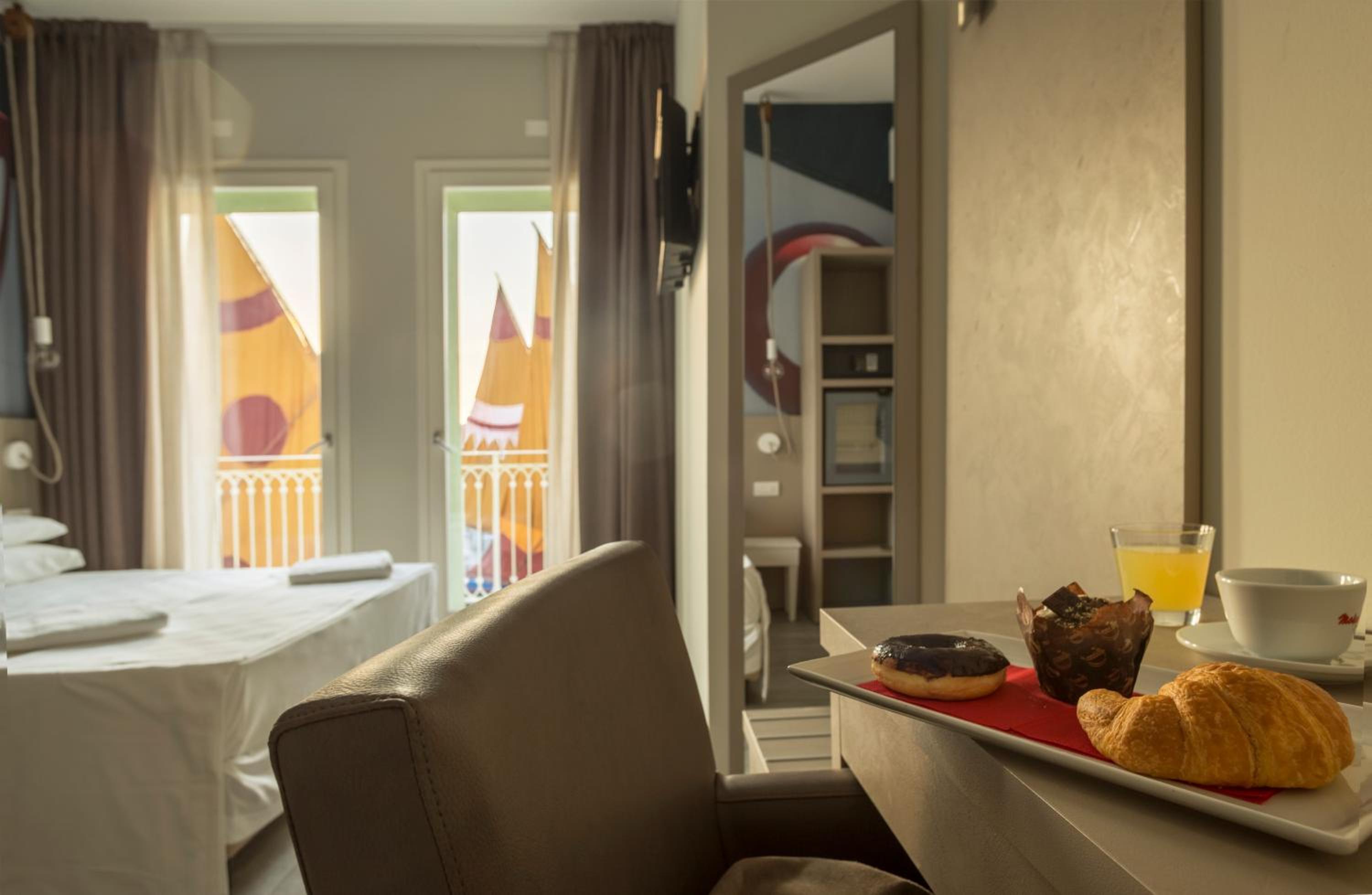 Double Room with Sea View - Photo 7