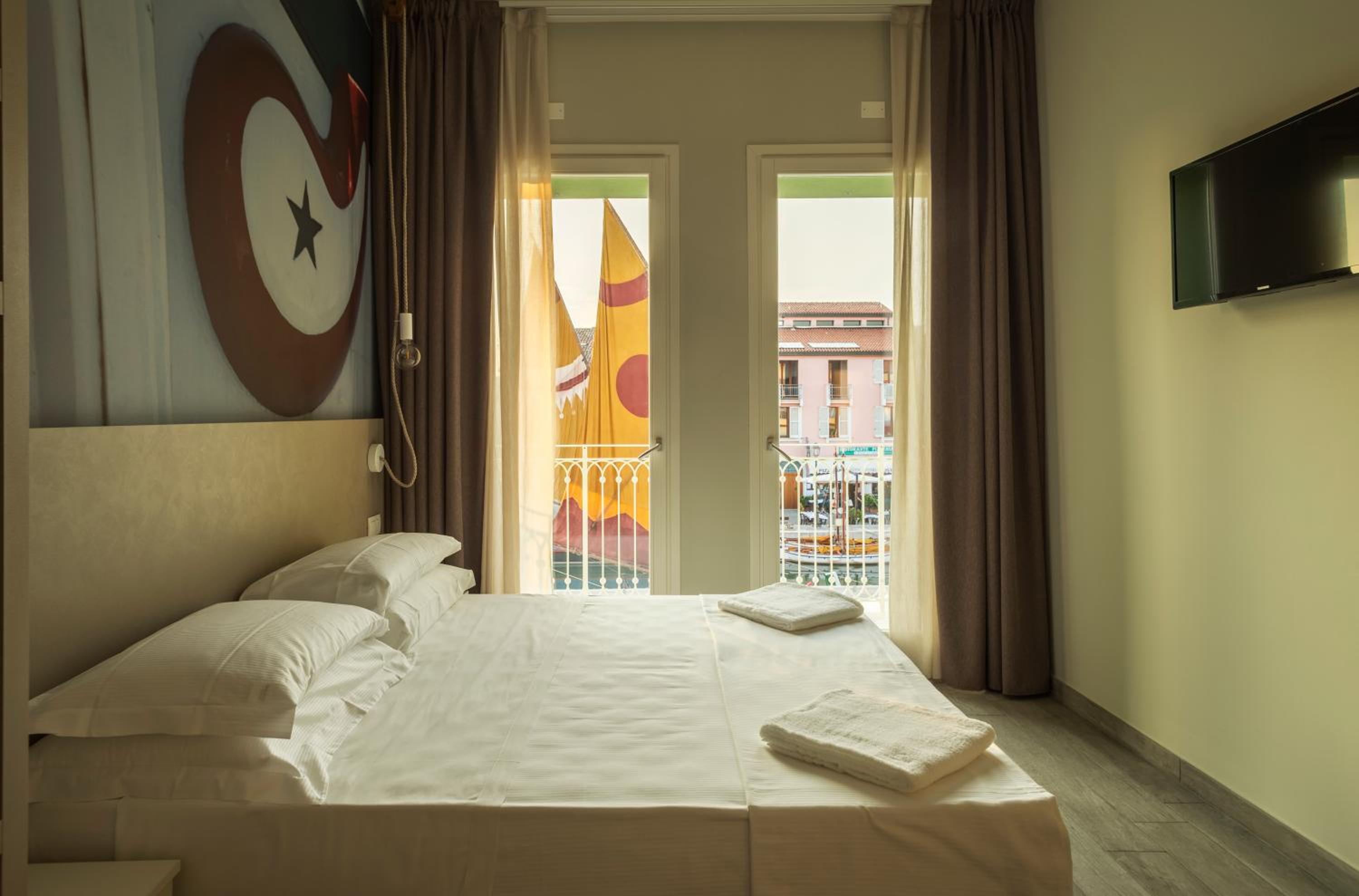 Double Room with Sea View - Photo 3