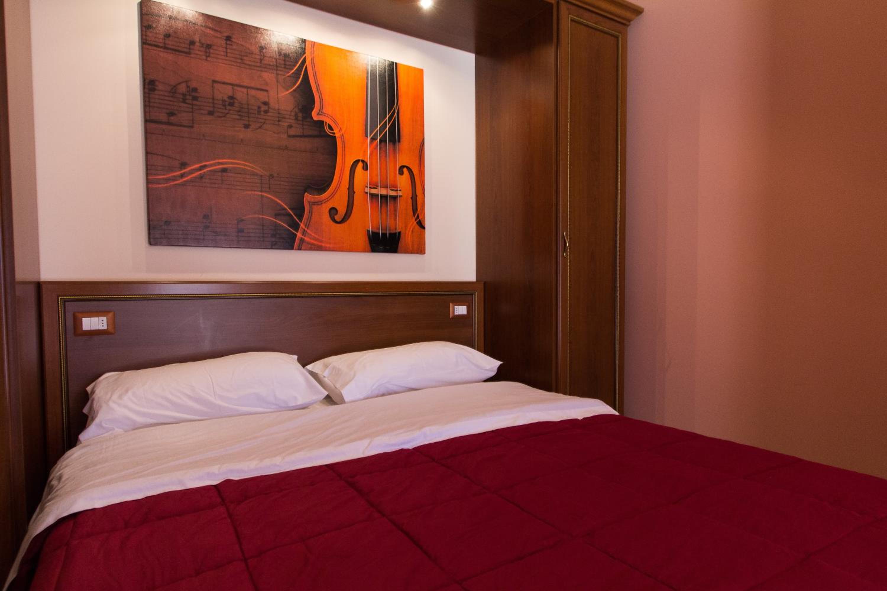 Double Room - Photo 3