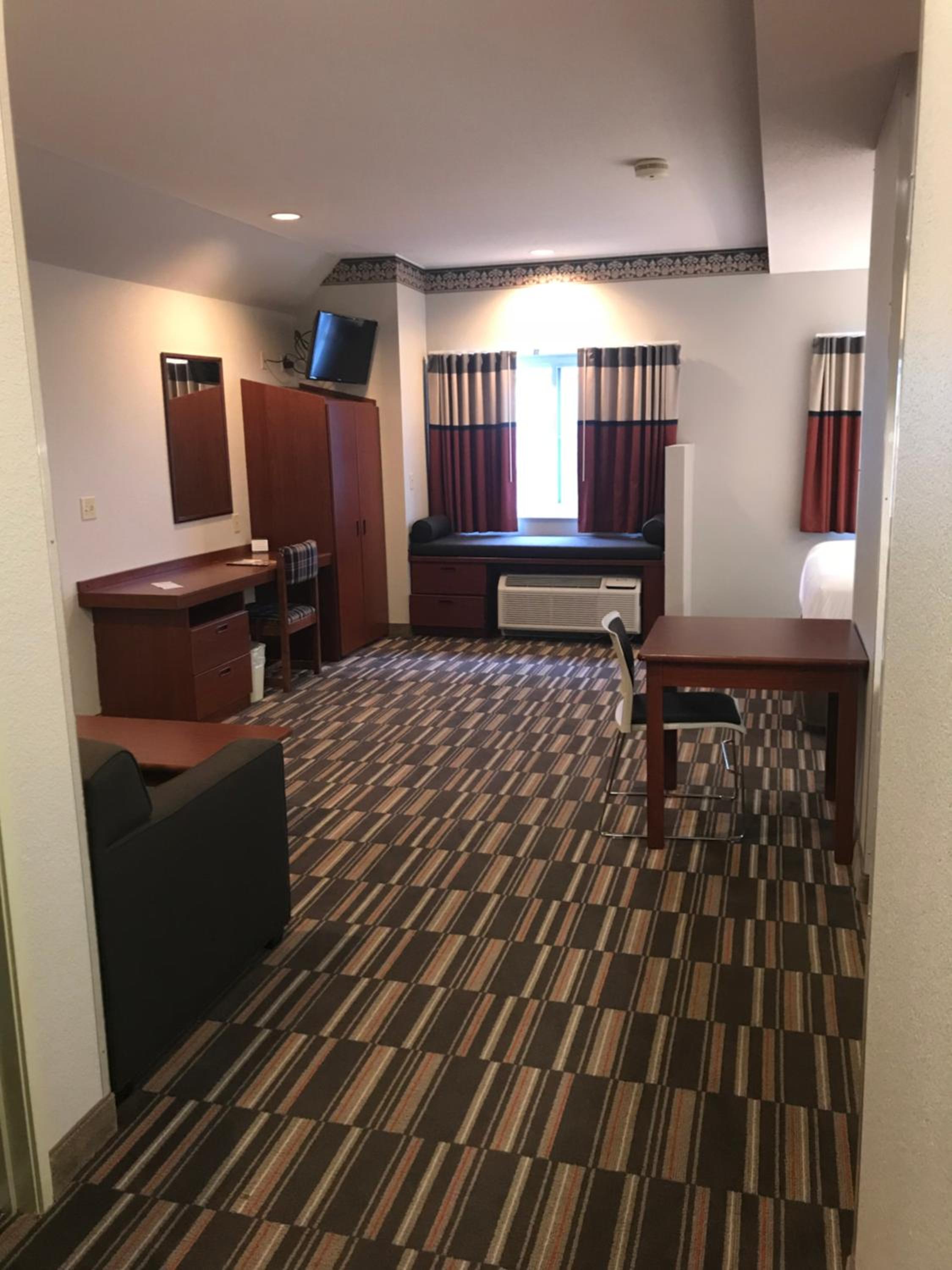 King Suite with Sofa Bed - Non-Smoking - Photo 3