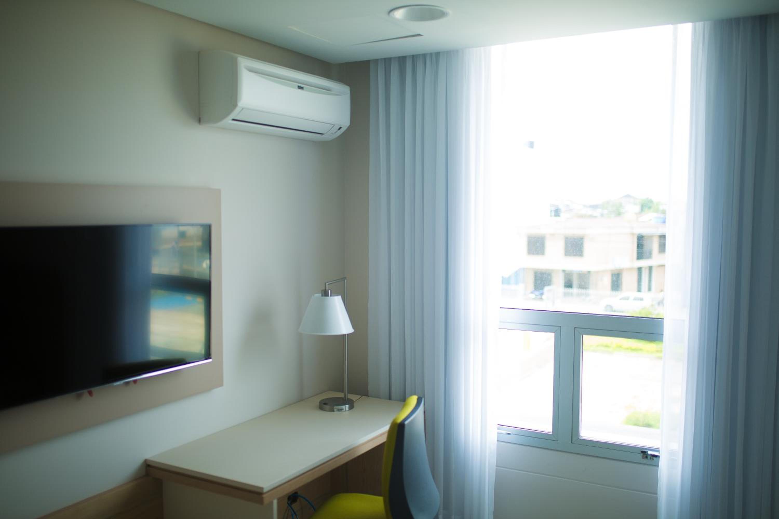 Standard Twin Room - Photo 9