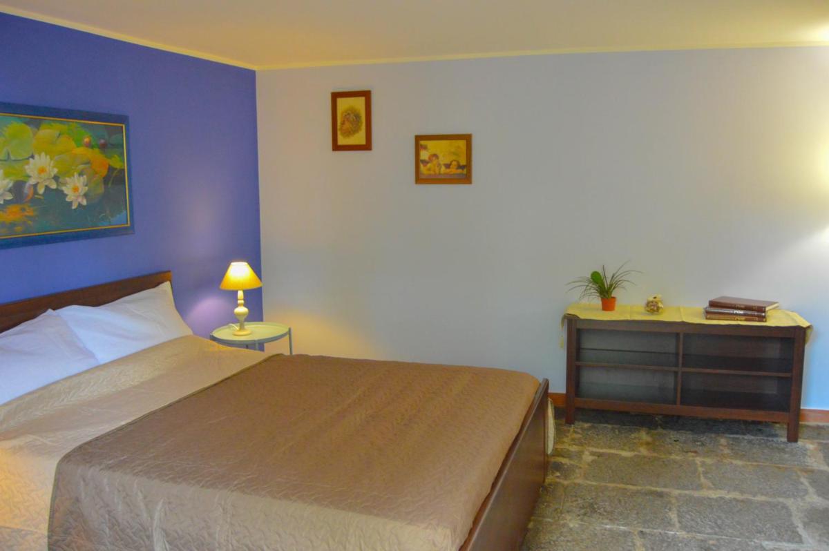 Queen Room photo 2