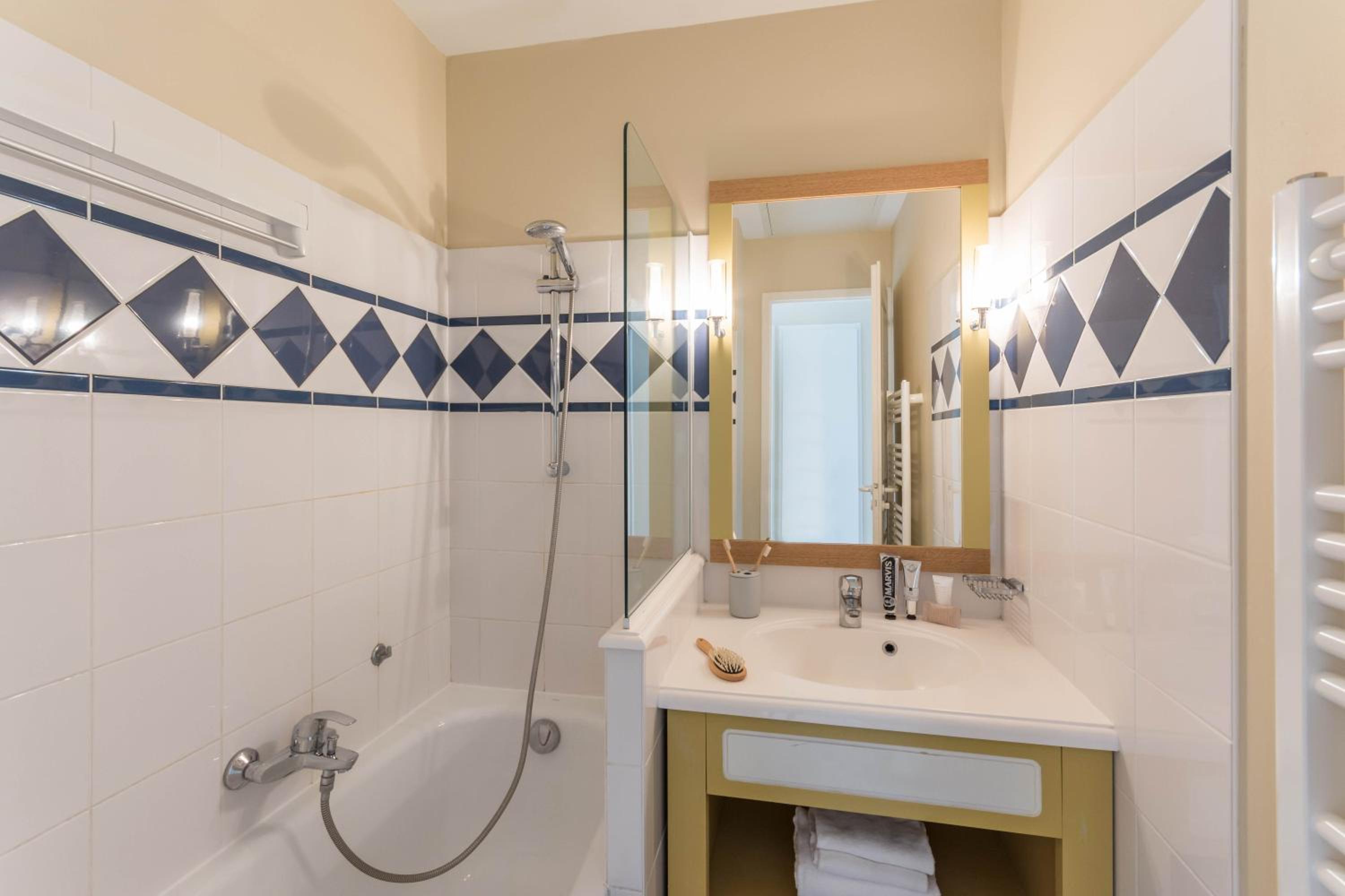 Standard One-Bedroom Apartment with Terrace (4 People)  - Domaine du Moulin or Village du Golf photo 2