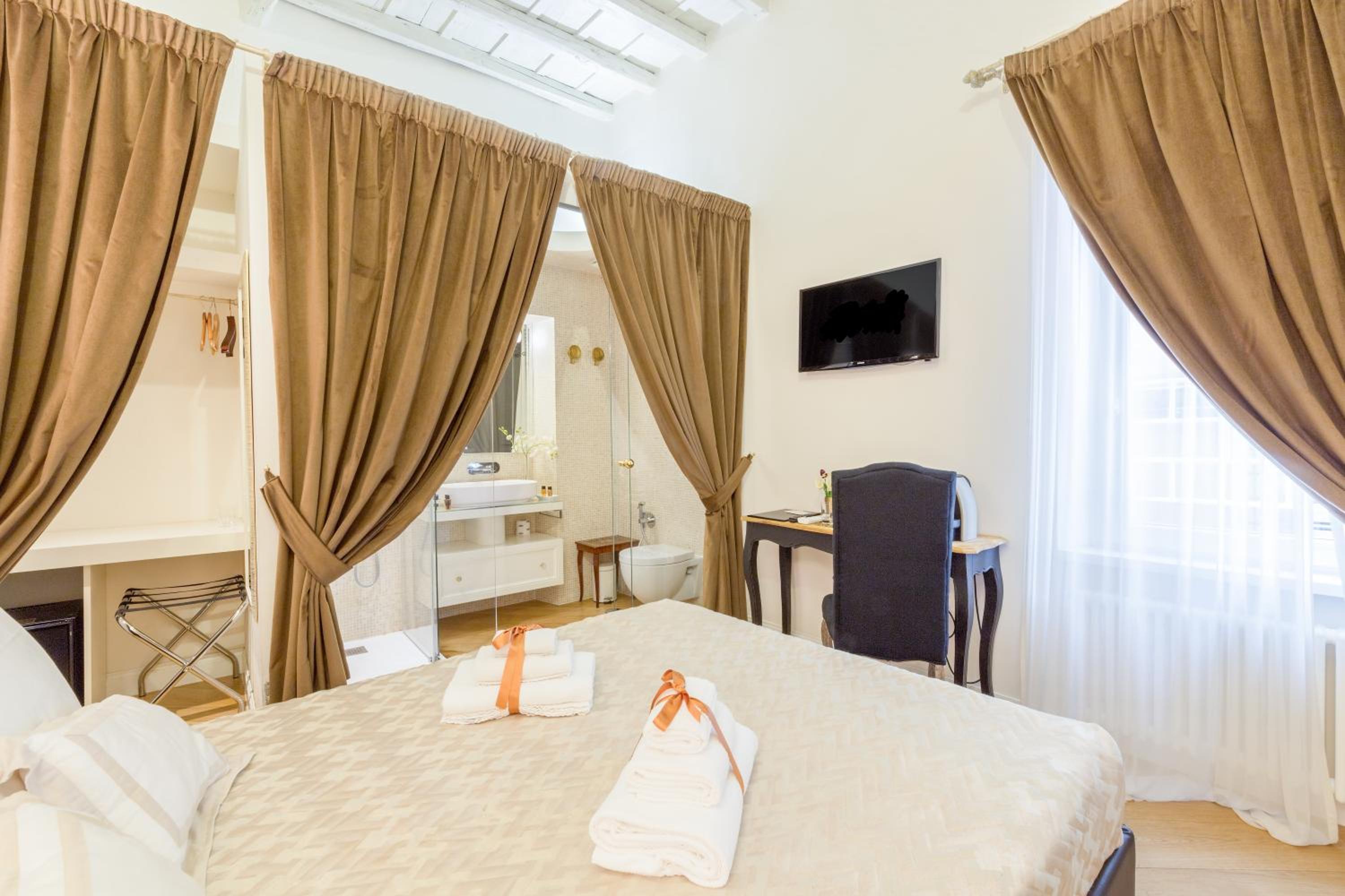 Standard Queen Room