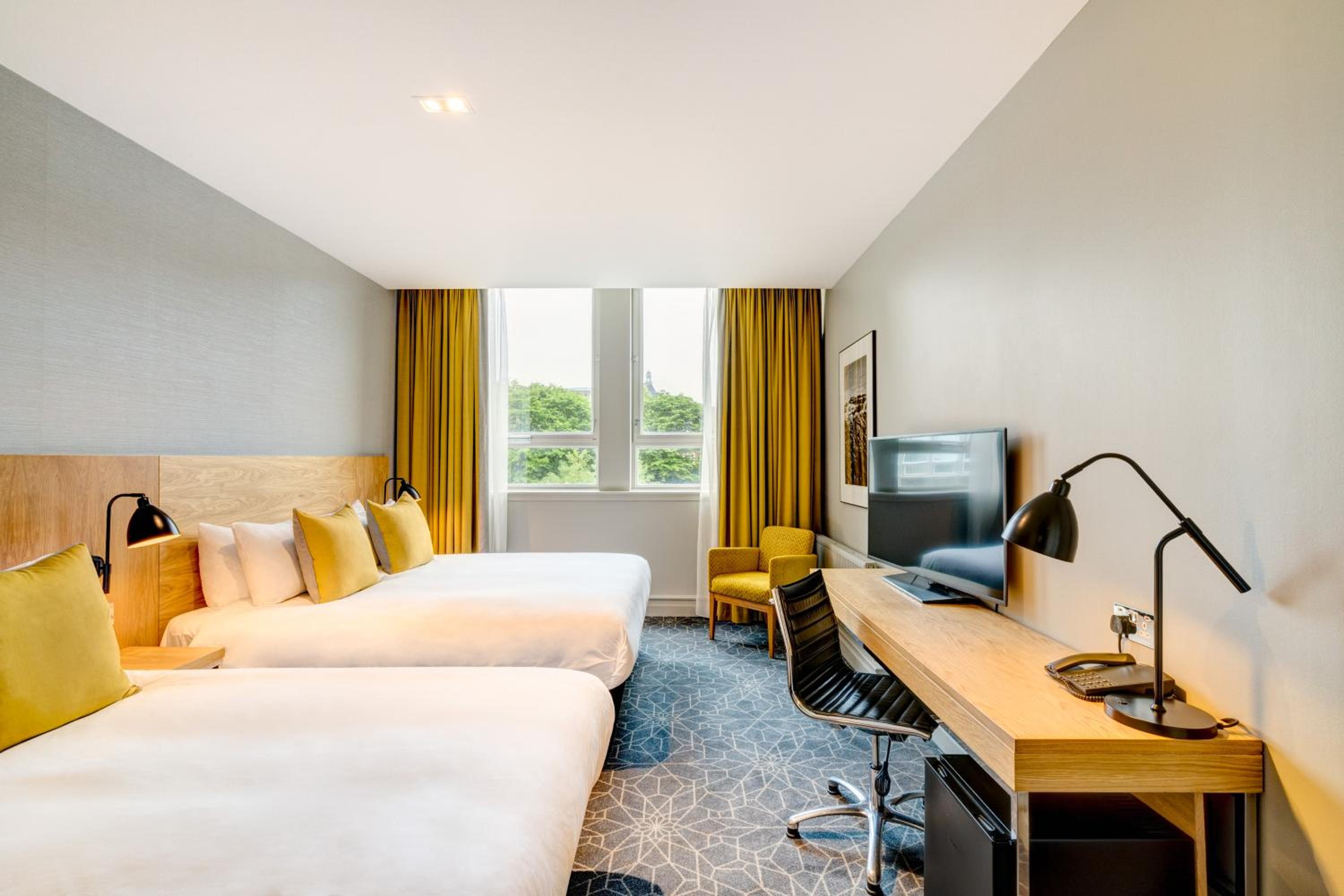 City Twin Room - Photo 7
