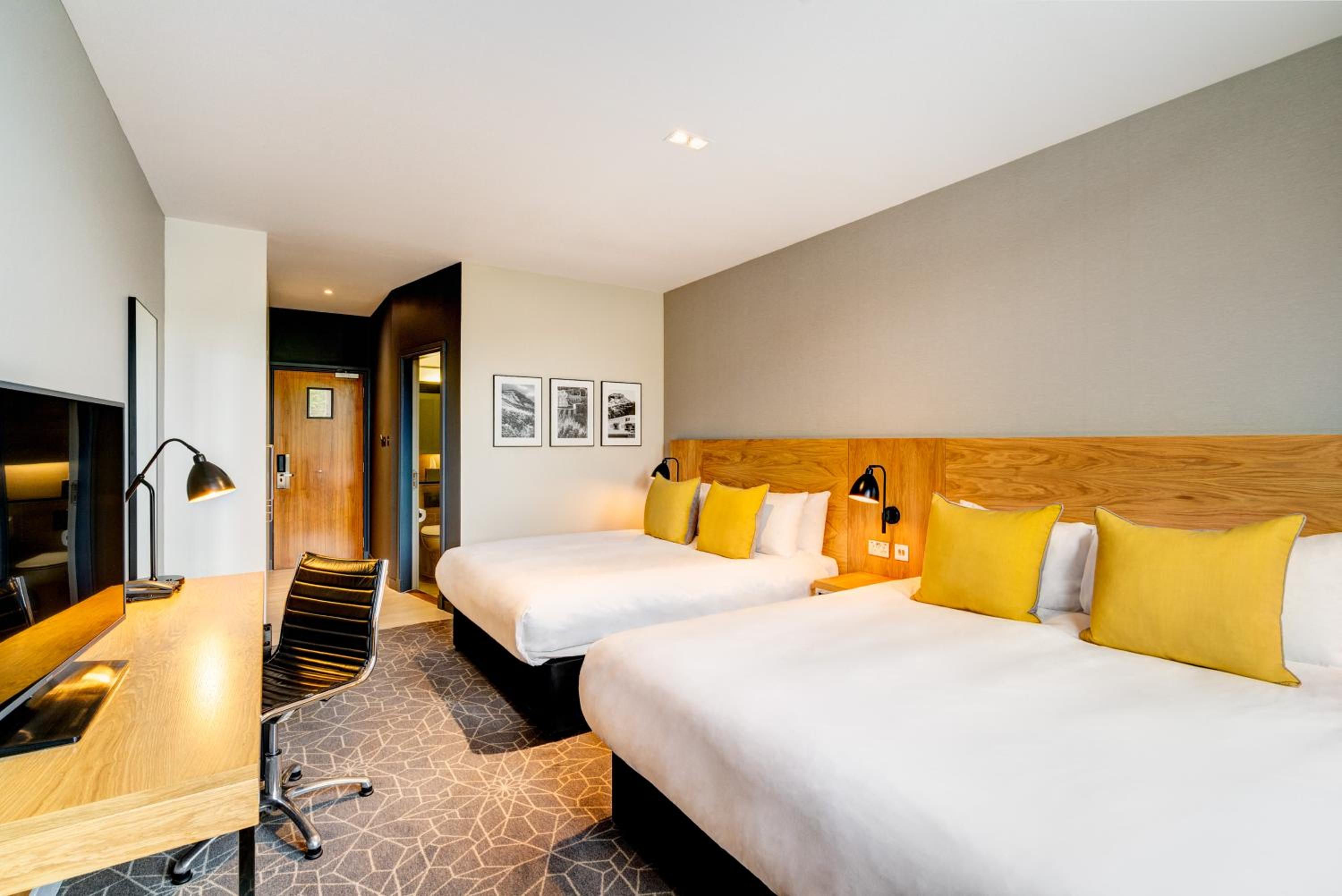 City Twin Room - Photo 6