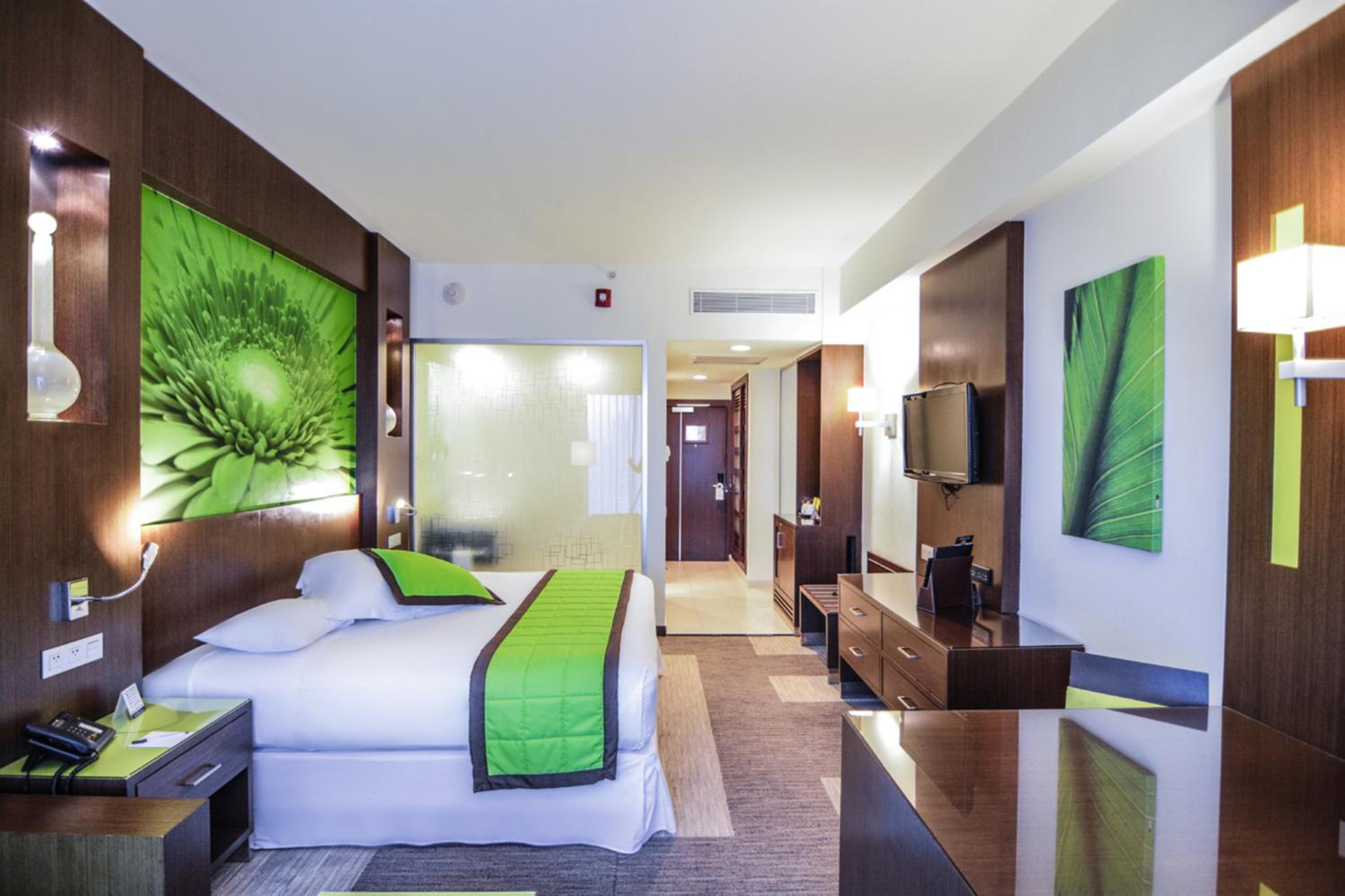 Deluxe King Room - Photo 5