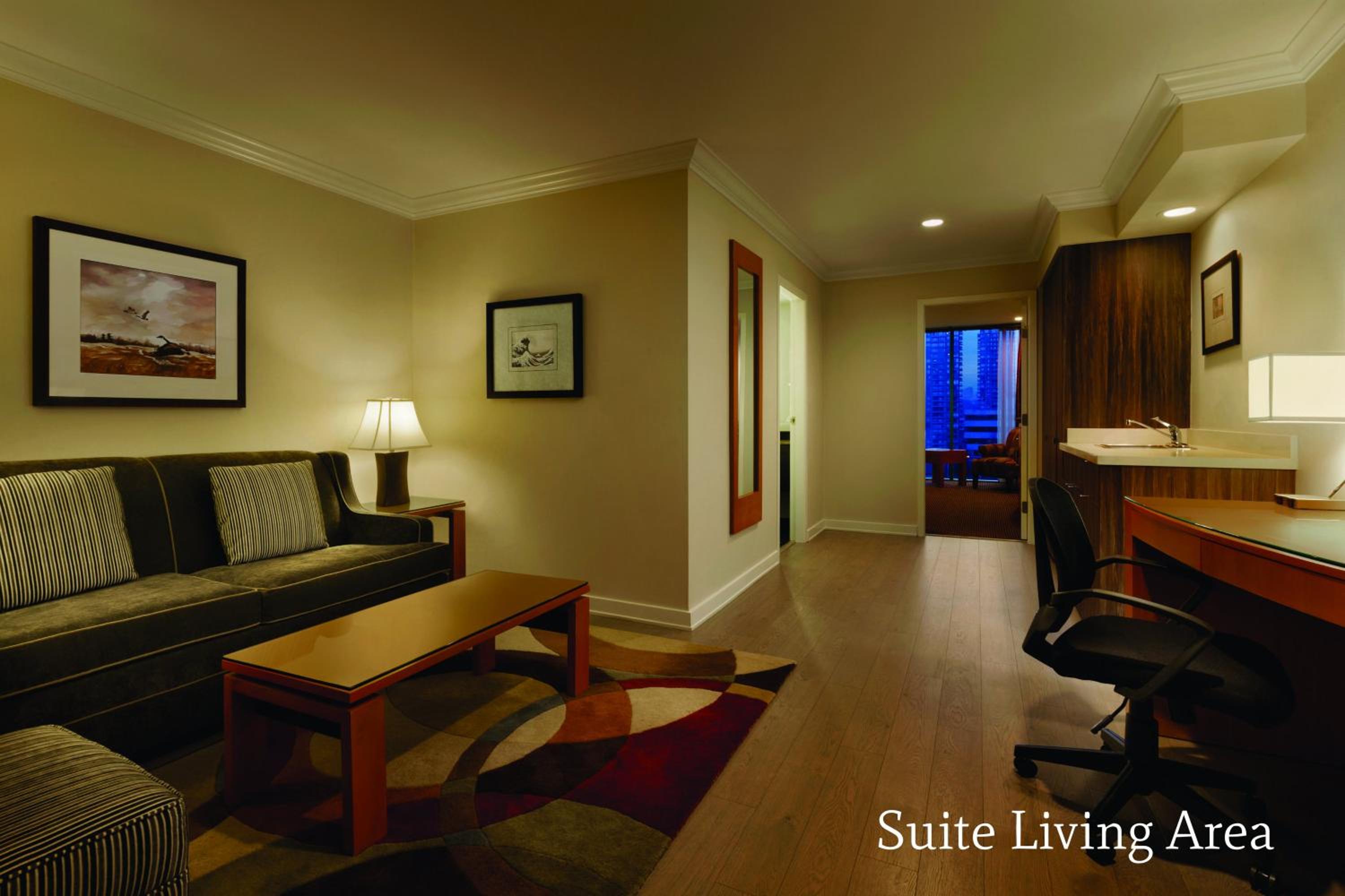 Queen One Bedroom Suite - Photo 2