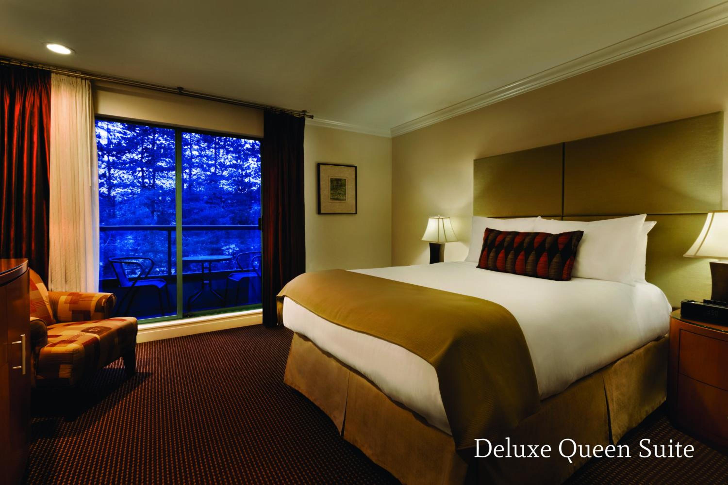 Queen One Bedroom Suite - Photo 3