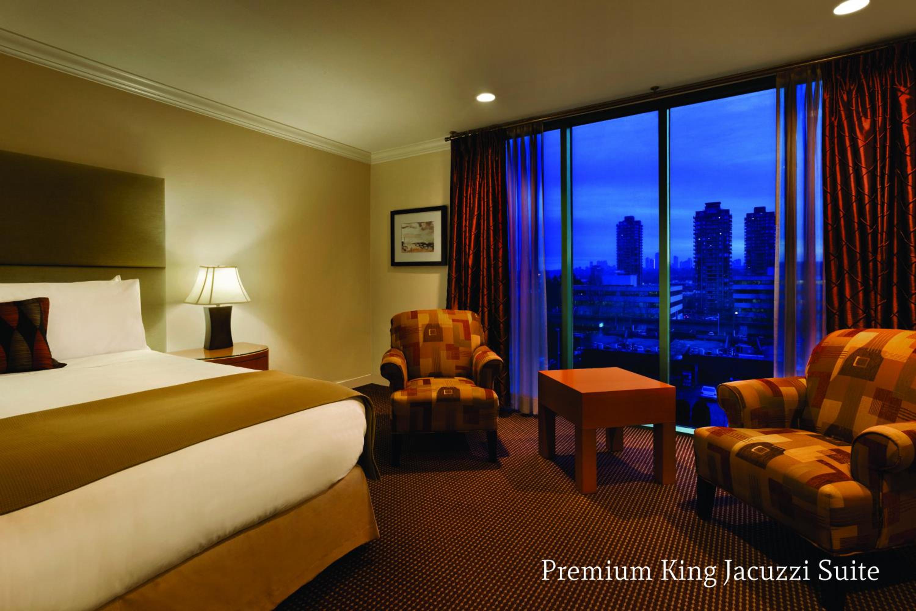 King One Bedroom Jacuzzi Suite - Photo 3