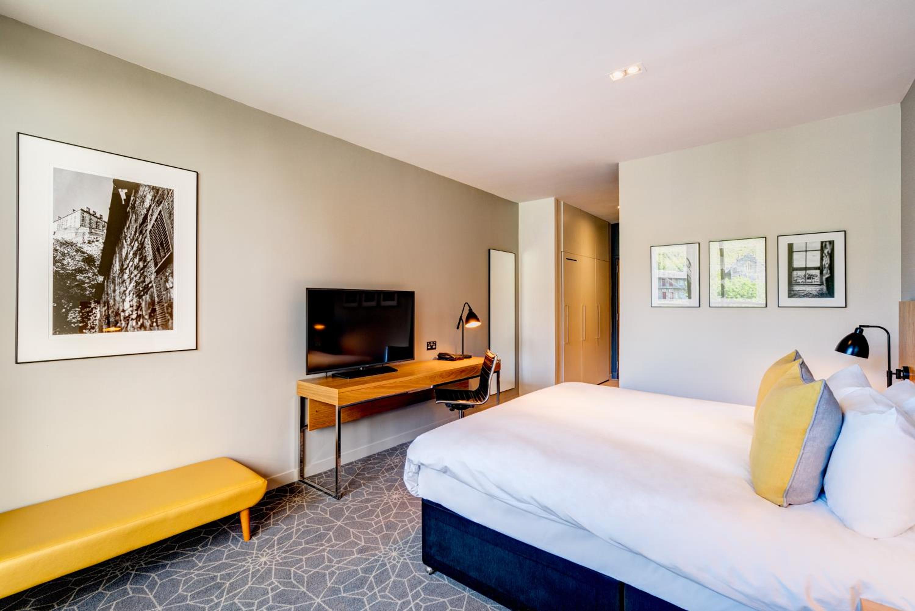 Castle View Deluxe Room with Balcony - Photo 5