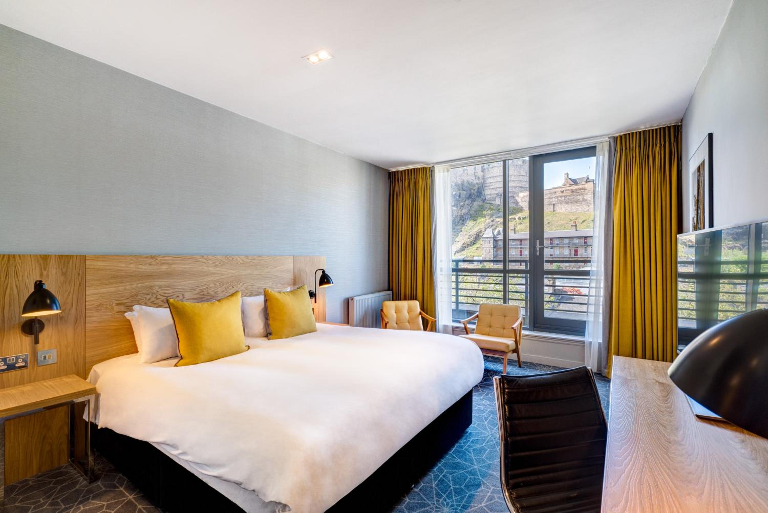 Castle View Deluxe Room with Balcony - Photo 7