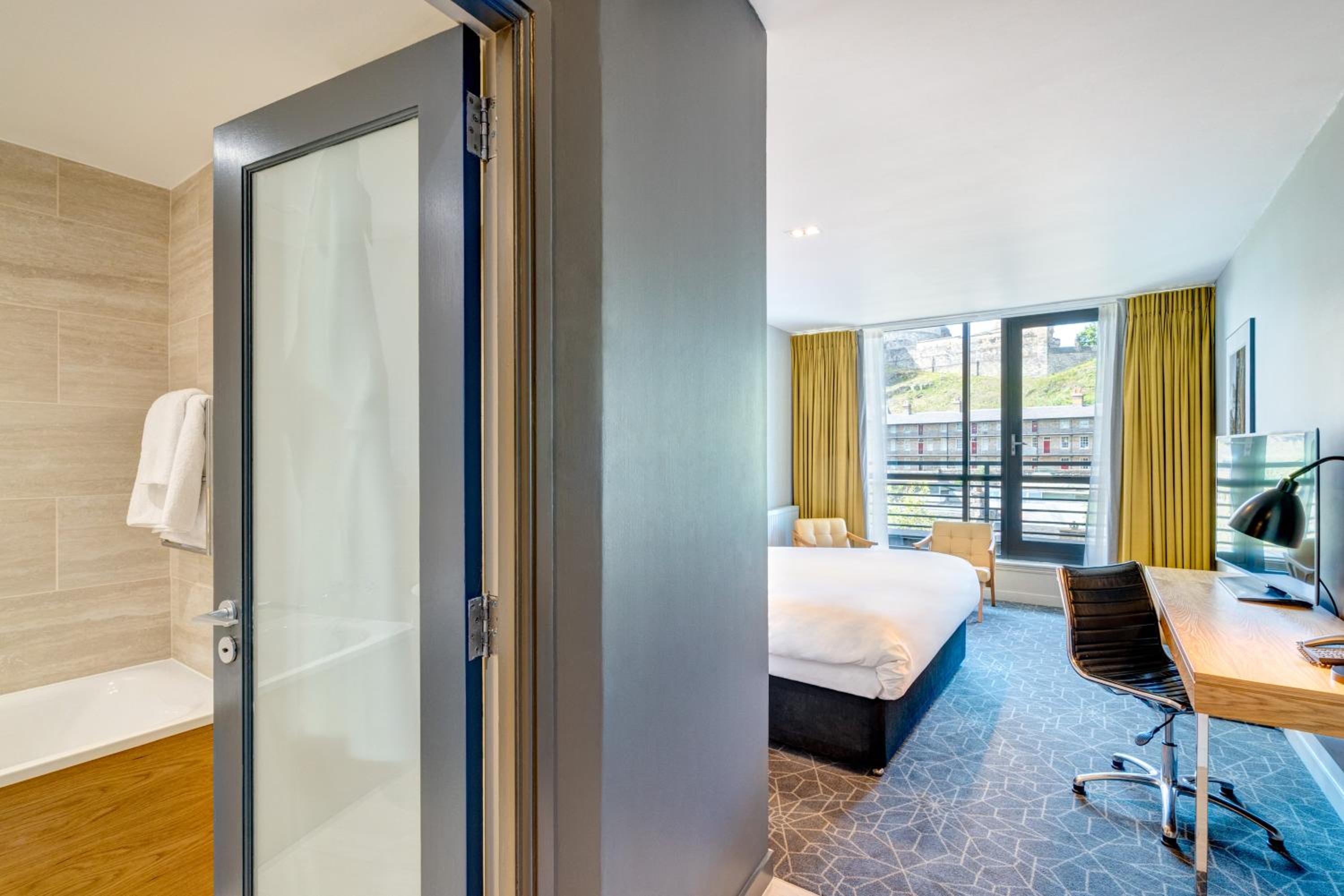 Castle View Deluxe Room with Balcony - Photo 8