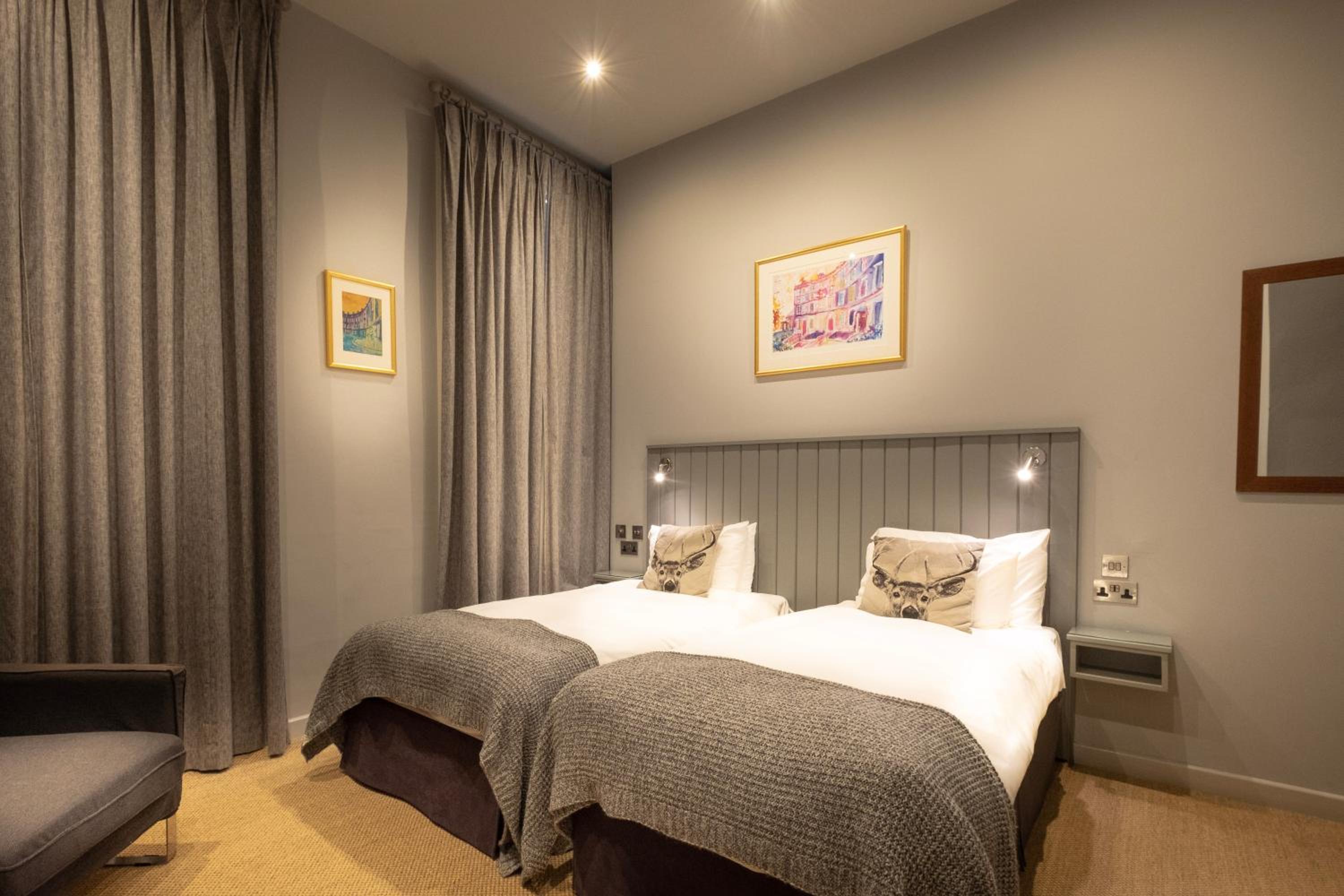 Large Twin Room photo 2