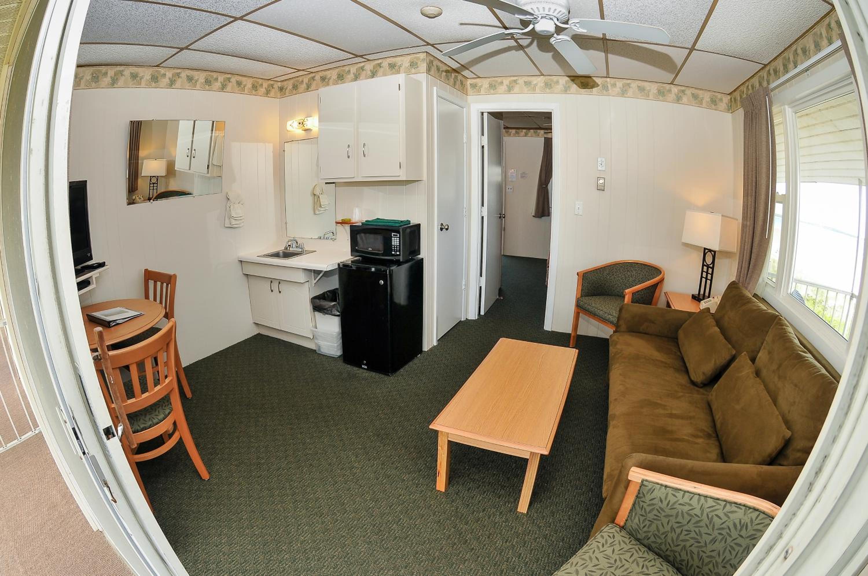 A-Section Suite, King Bed, Second Floor with Balcony, Ocean View photo 2