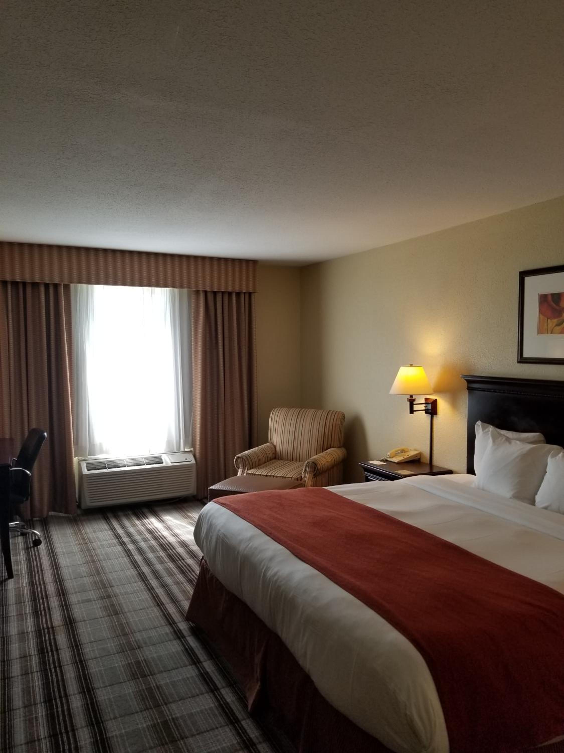 King Room - Non-Smoking - Photo 3