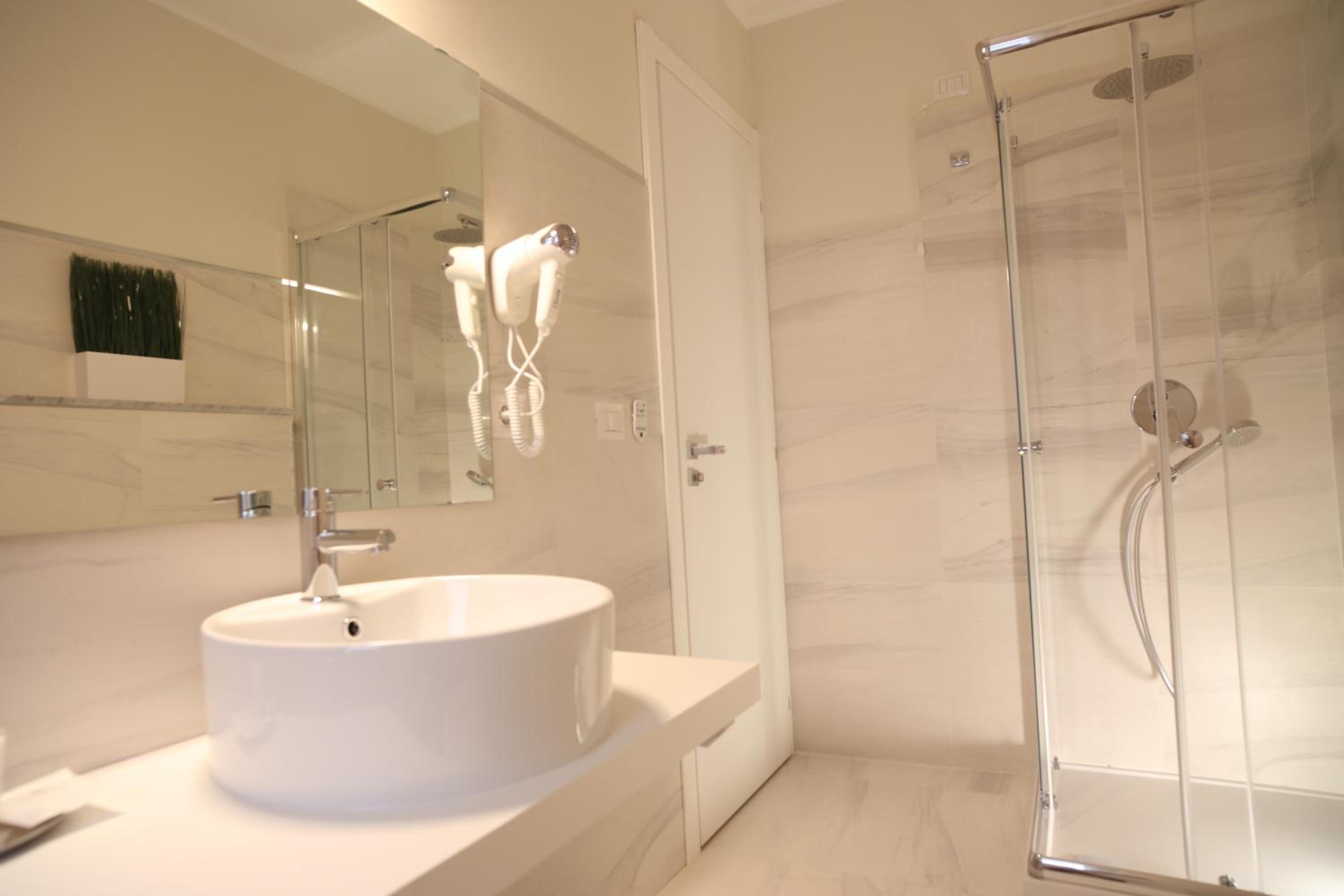 King Suite with Balcony - Photo 7