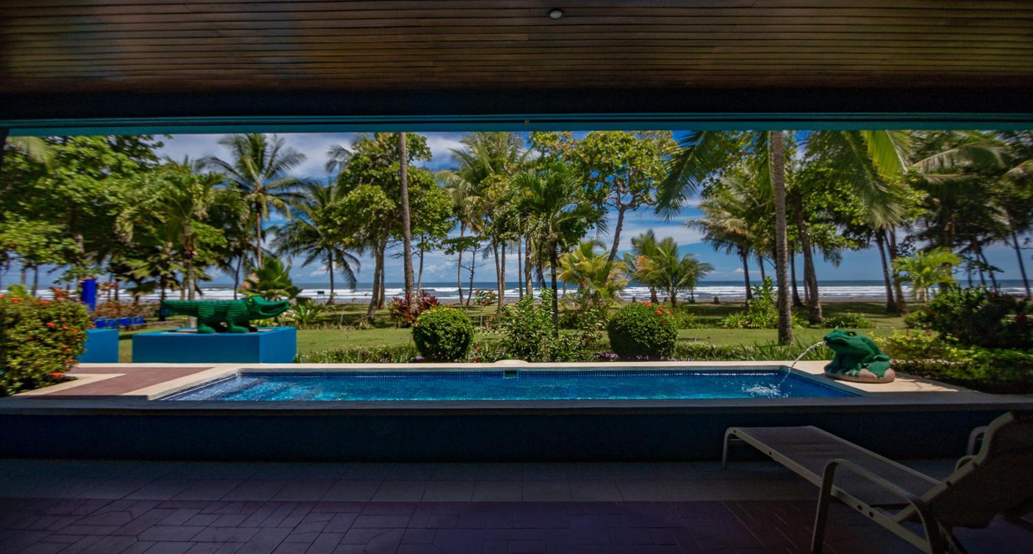 Deluxe Beachfront Villa - Photo 5
