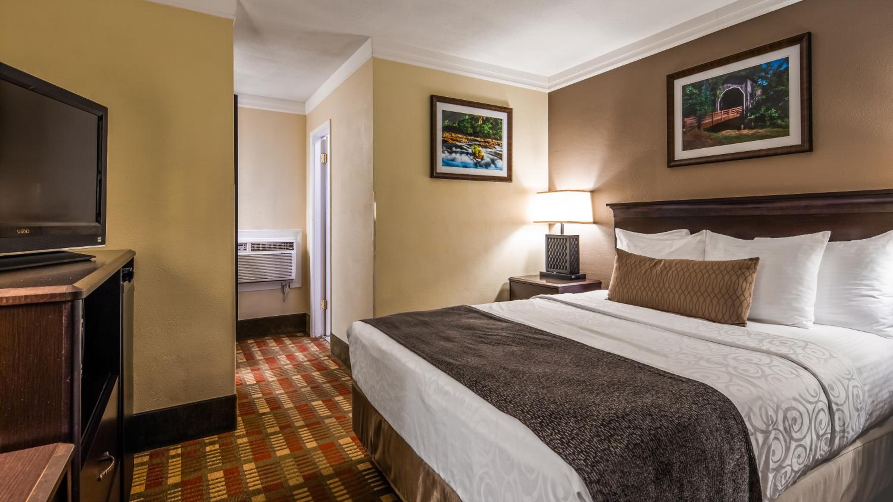 King Room - Non-Smoking - Photo 2