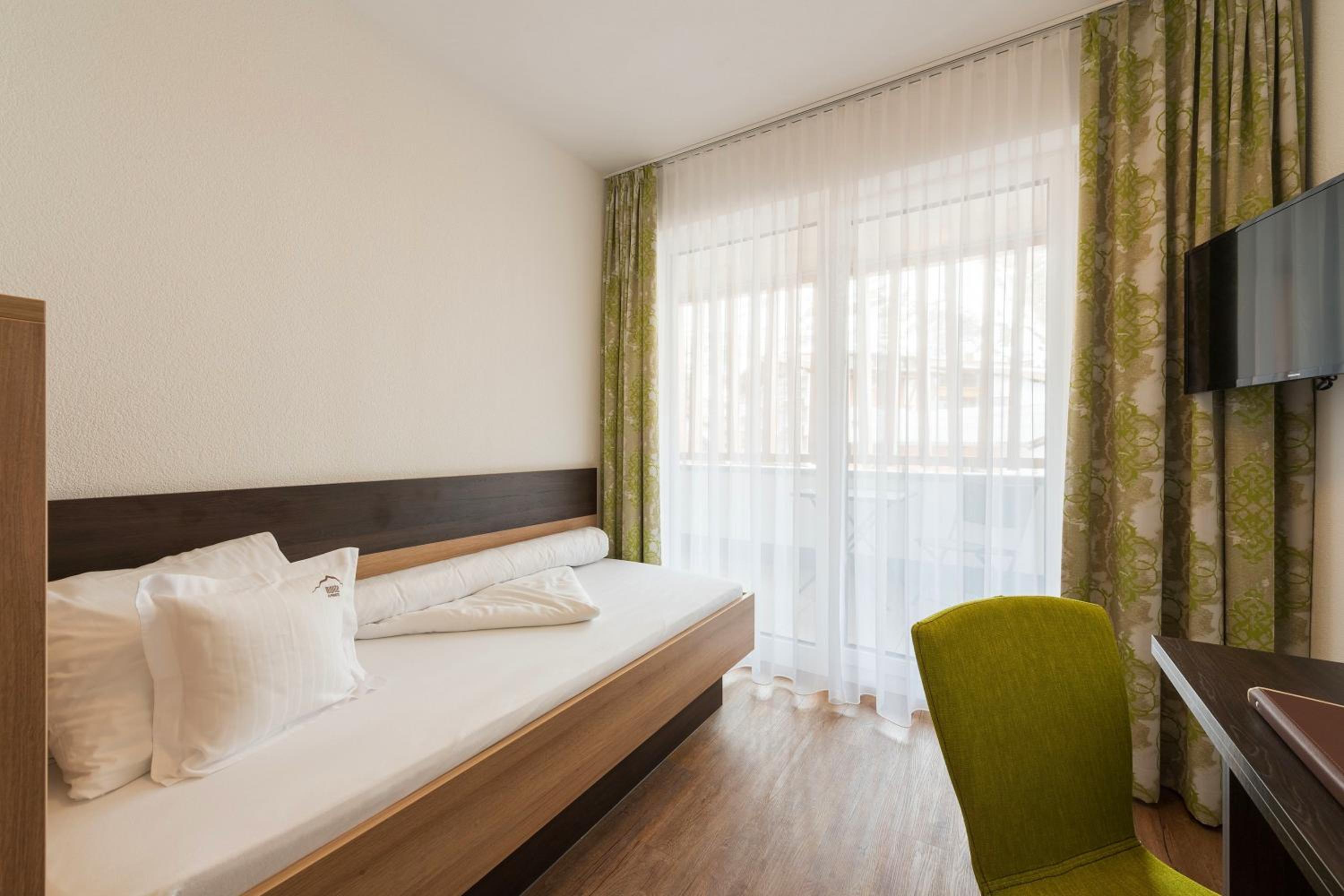 Budget Single Room with Balcony and limited view
