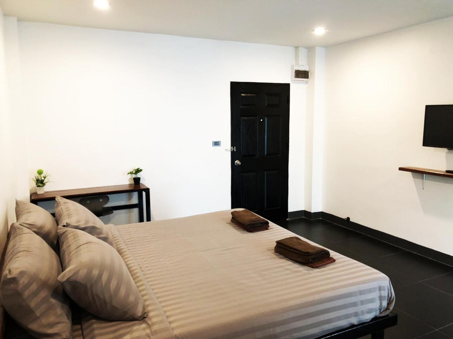 Standard Double Room - Photo 10