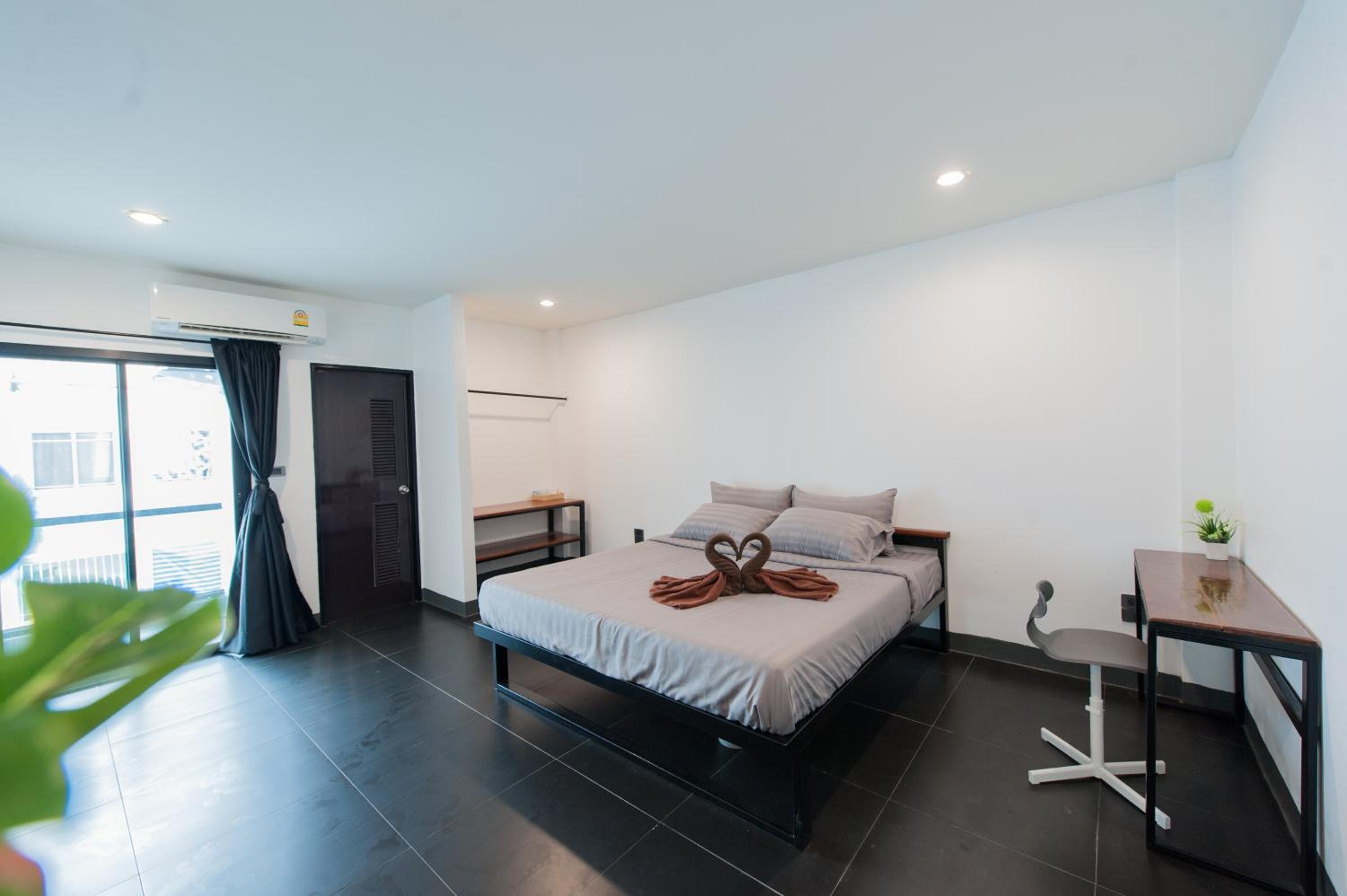 Standard Double Room - Photo 8