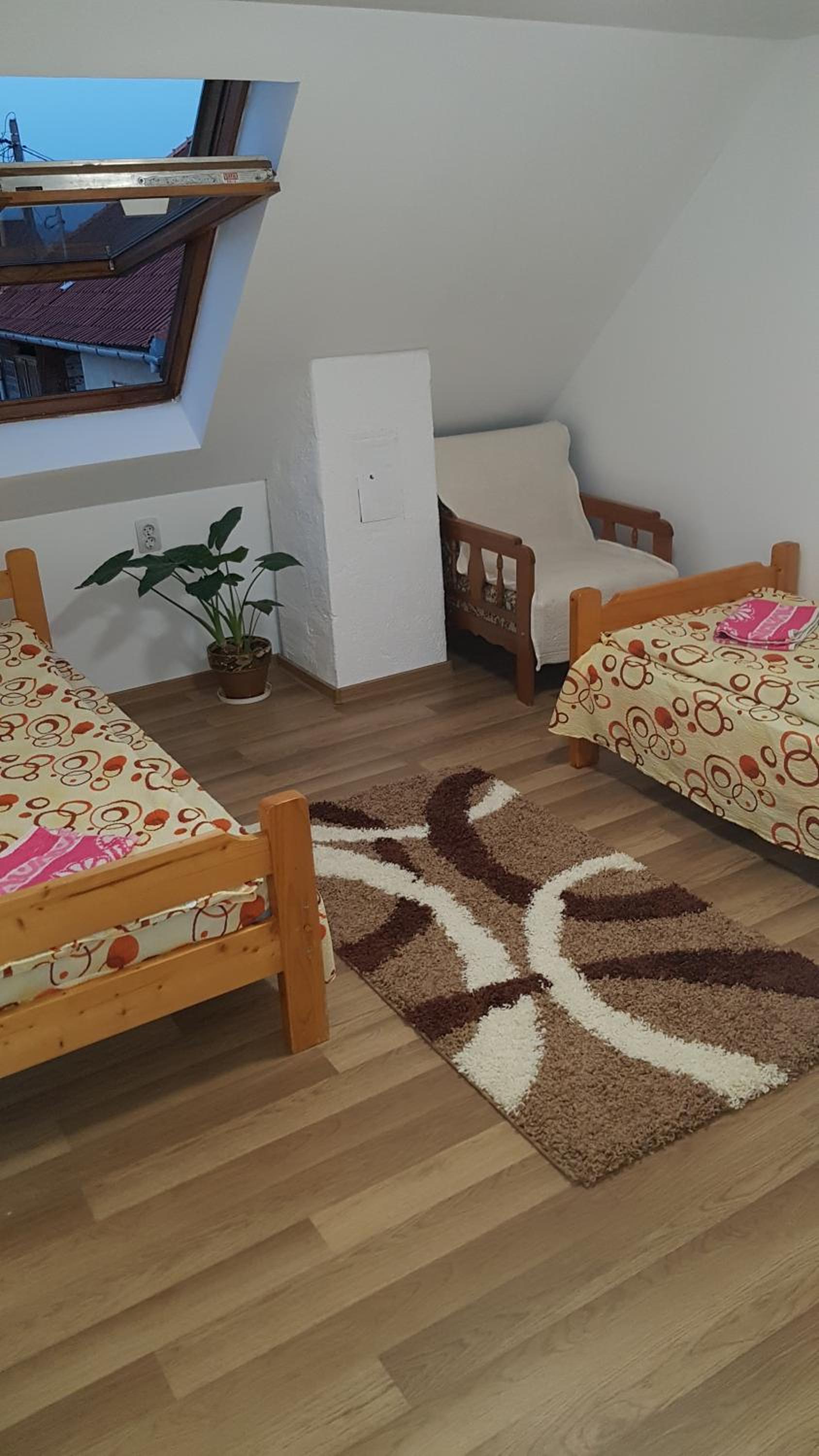 Small Twin Room - Photo 1