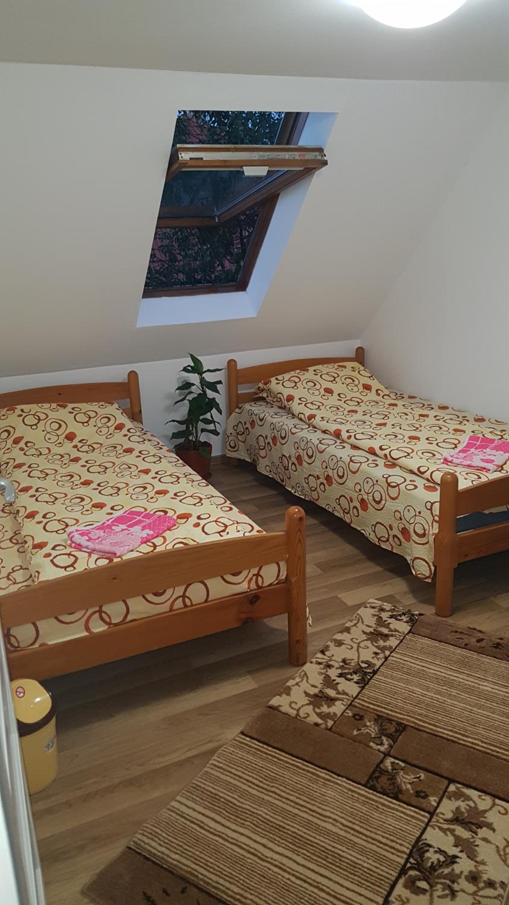Small Twin Room - Photo 3