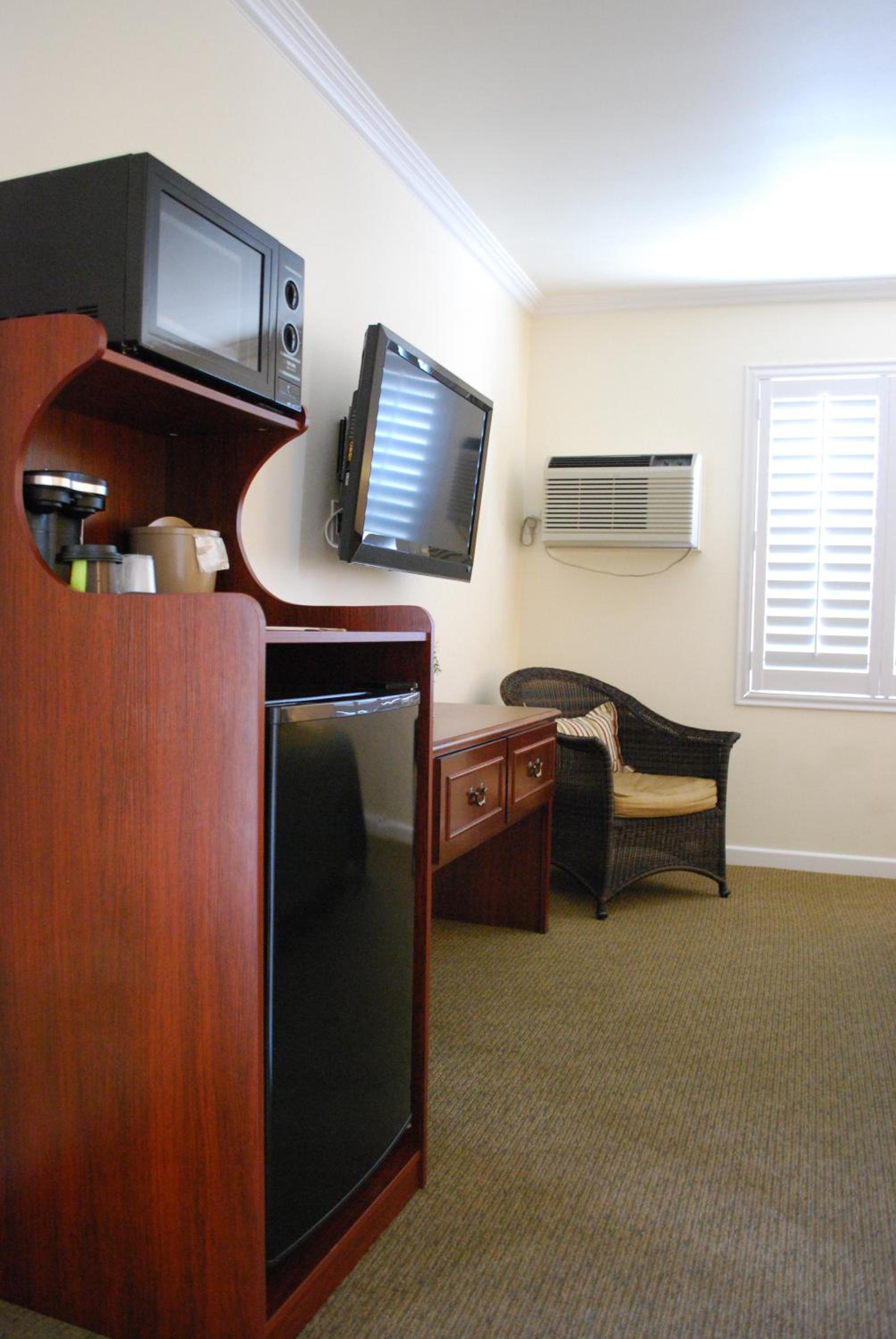 Standard King Room photo 3