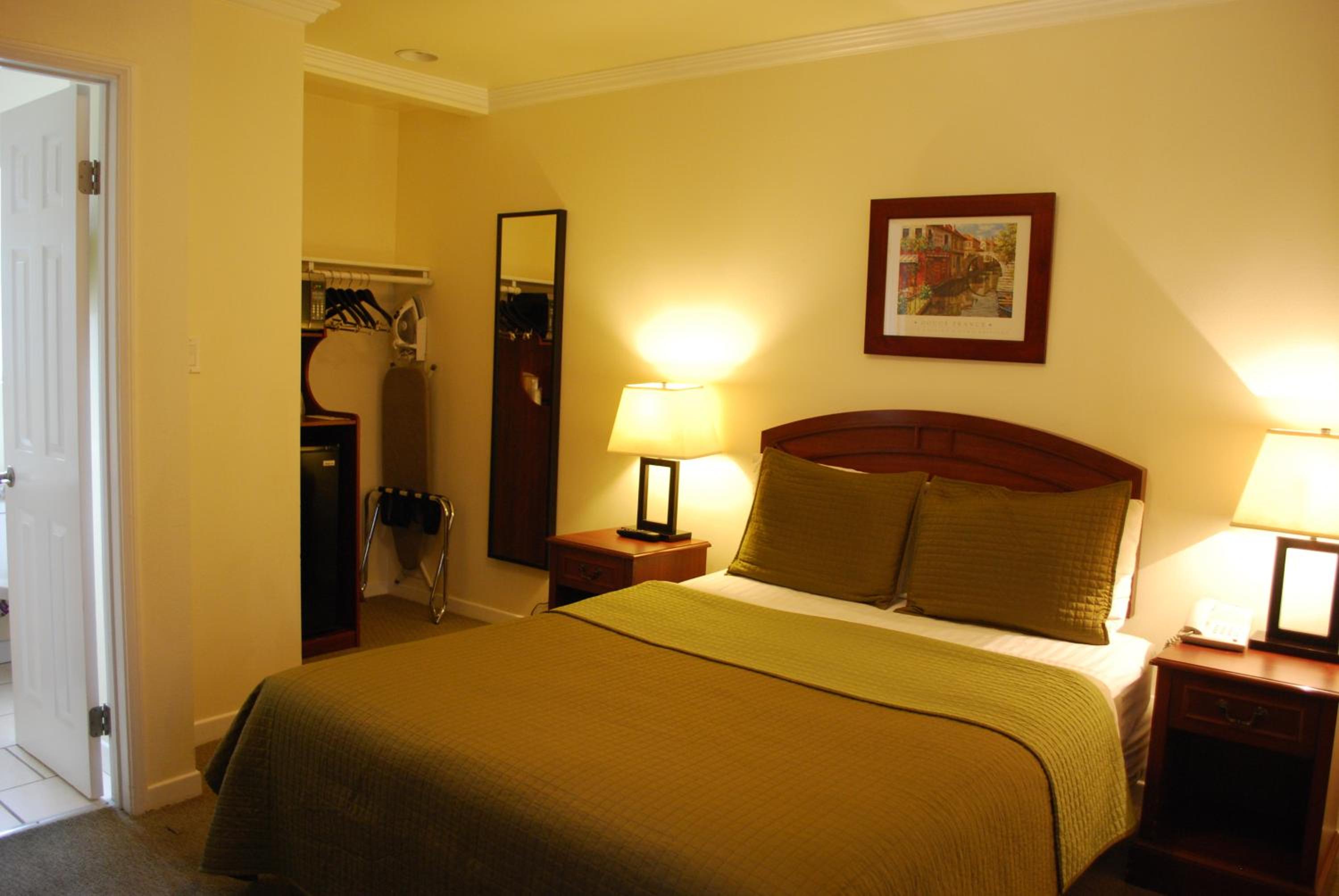 Standard Queen Room - Photo 1