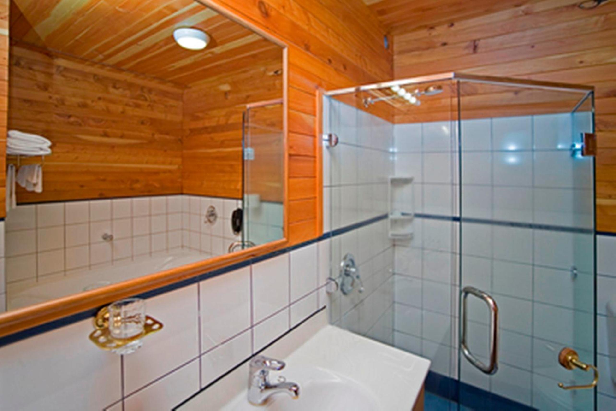 Special Offer - Queen Suite - Tongariro Crossing