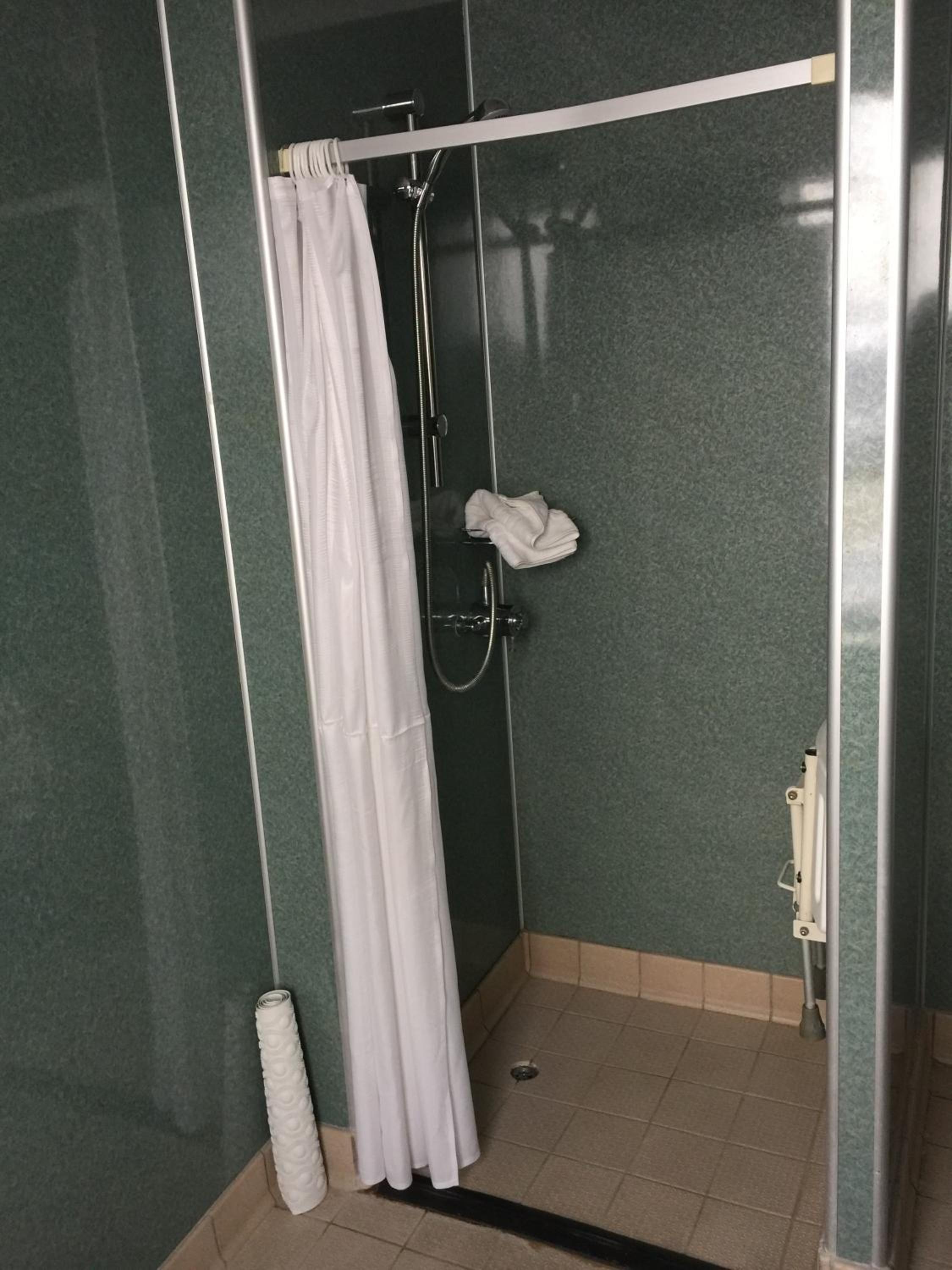 Double or Twin Room - Disability Access - Photo 4
