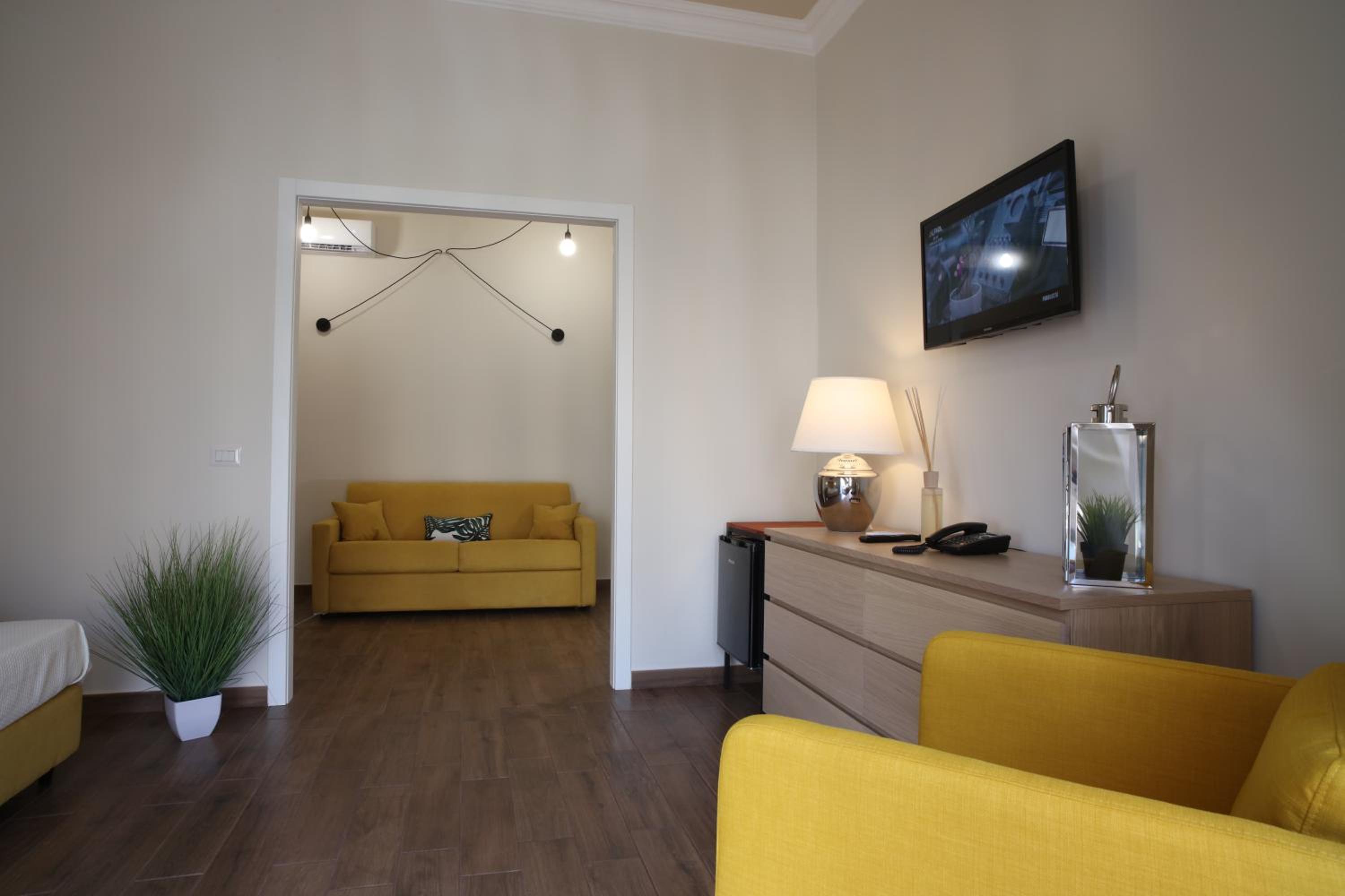 King Suite with Balcony - Photo 3