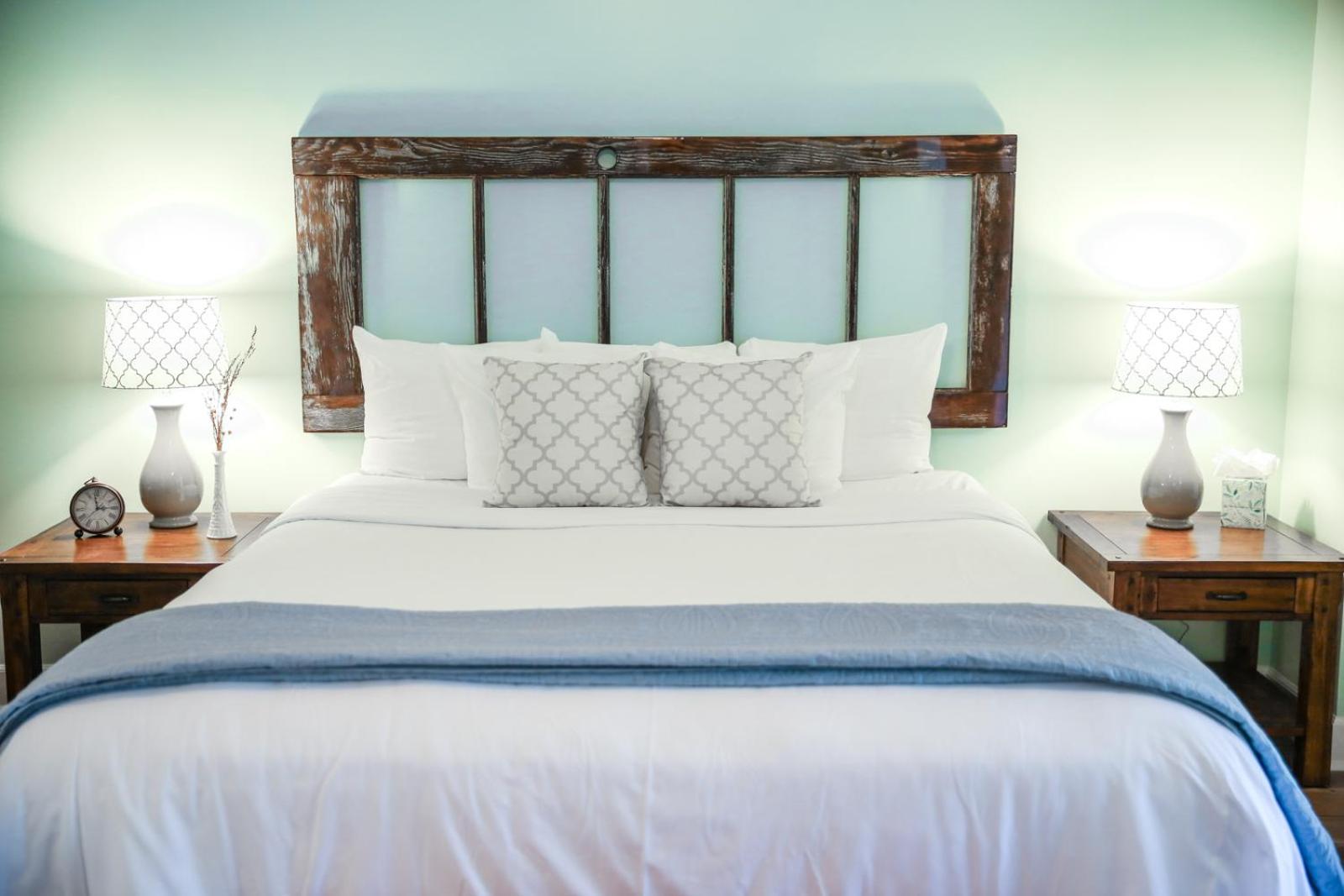 Luxury King Suite - Photo 4
