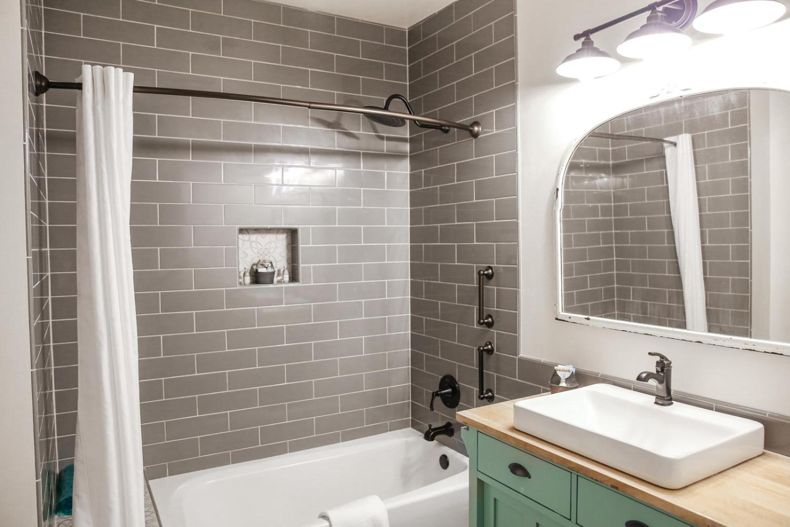 Luxury King Suite - Photo 2