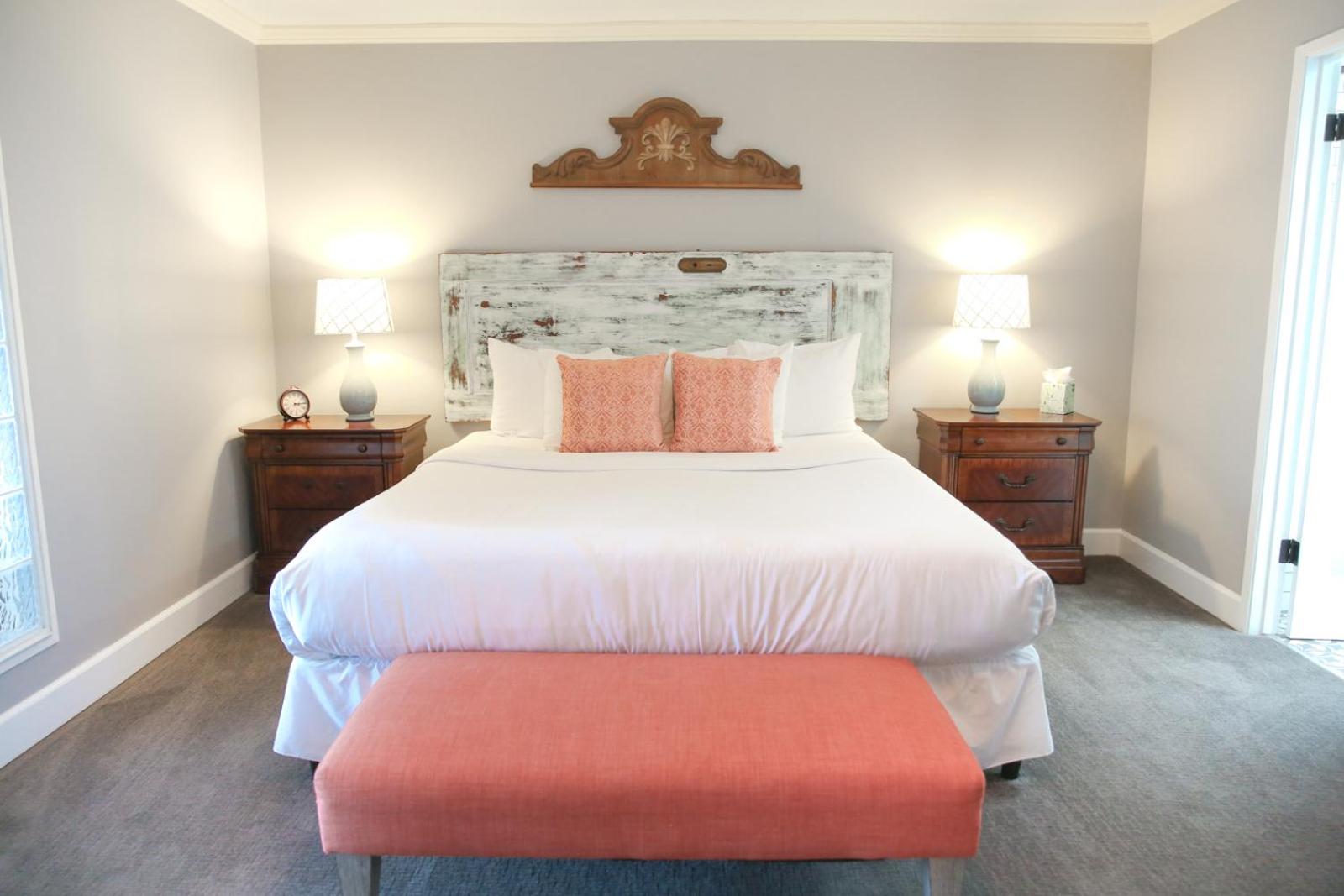 Luxury King Suite - Photo 7