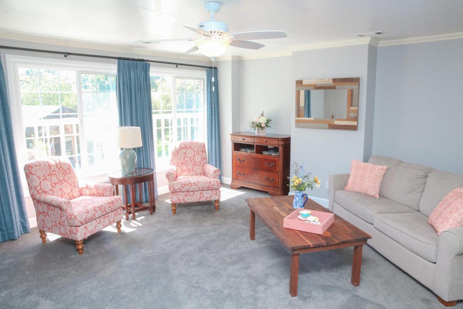 Luxury King Suite - Photo 5