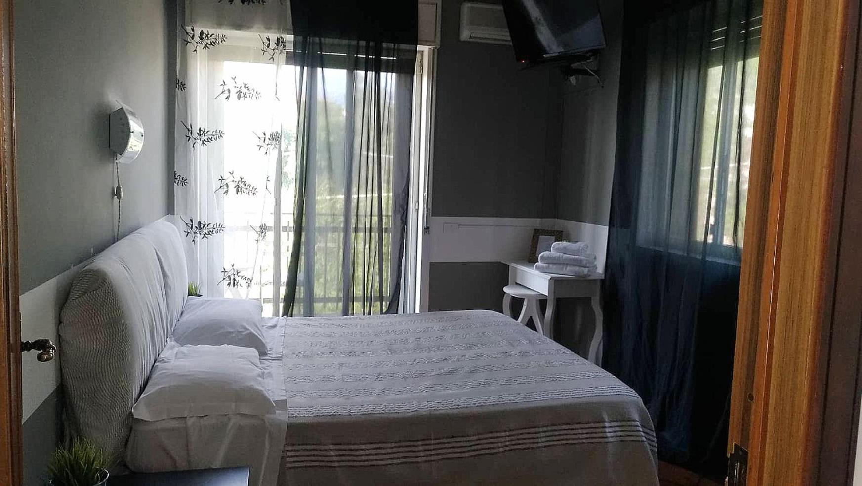 Double Room With Shared Bathroom photo 2