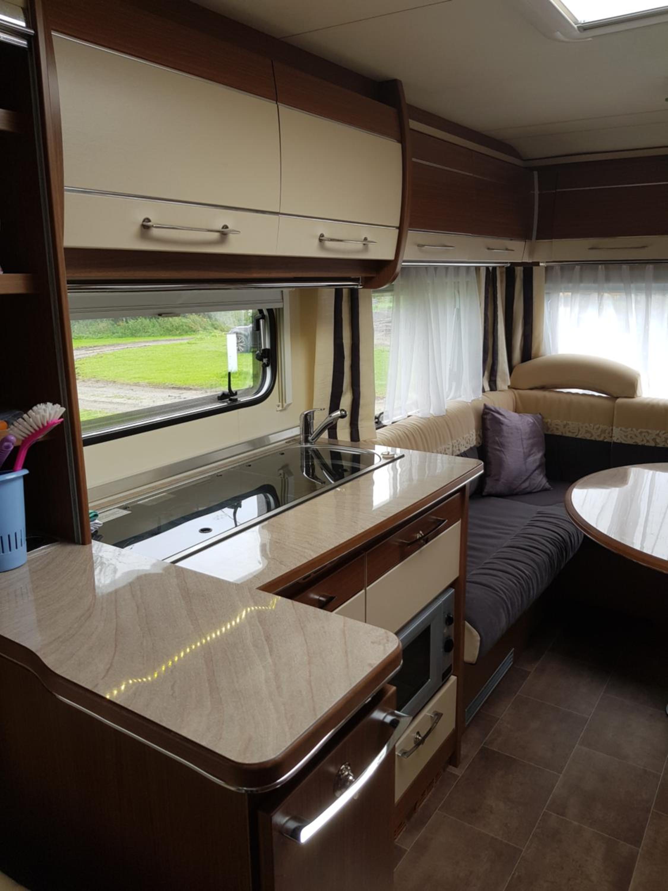 Mobile Home - Photo 12