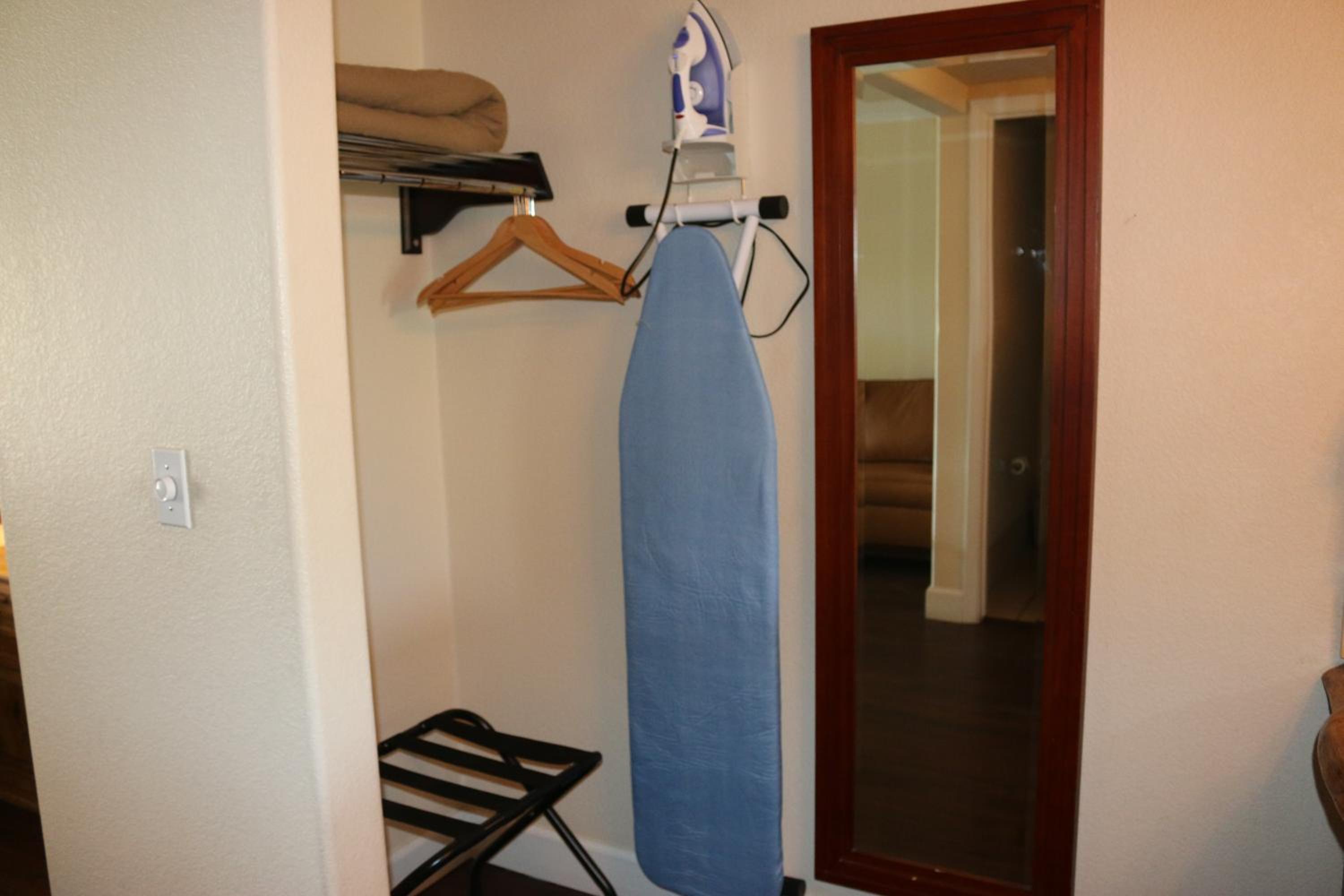 Deluxe King Room, Second Floor (No Pets) photo 3