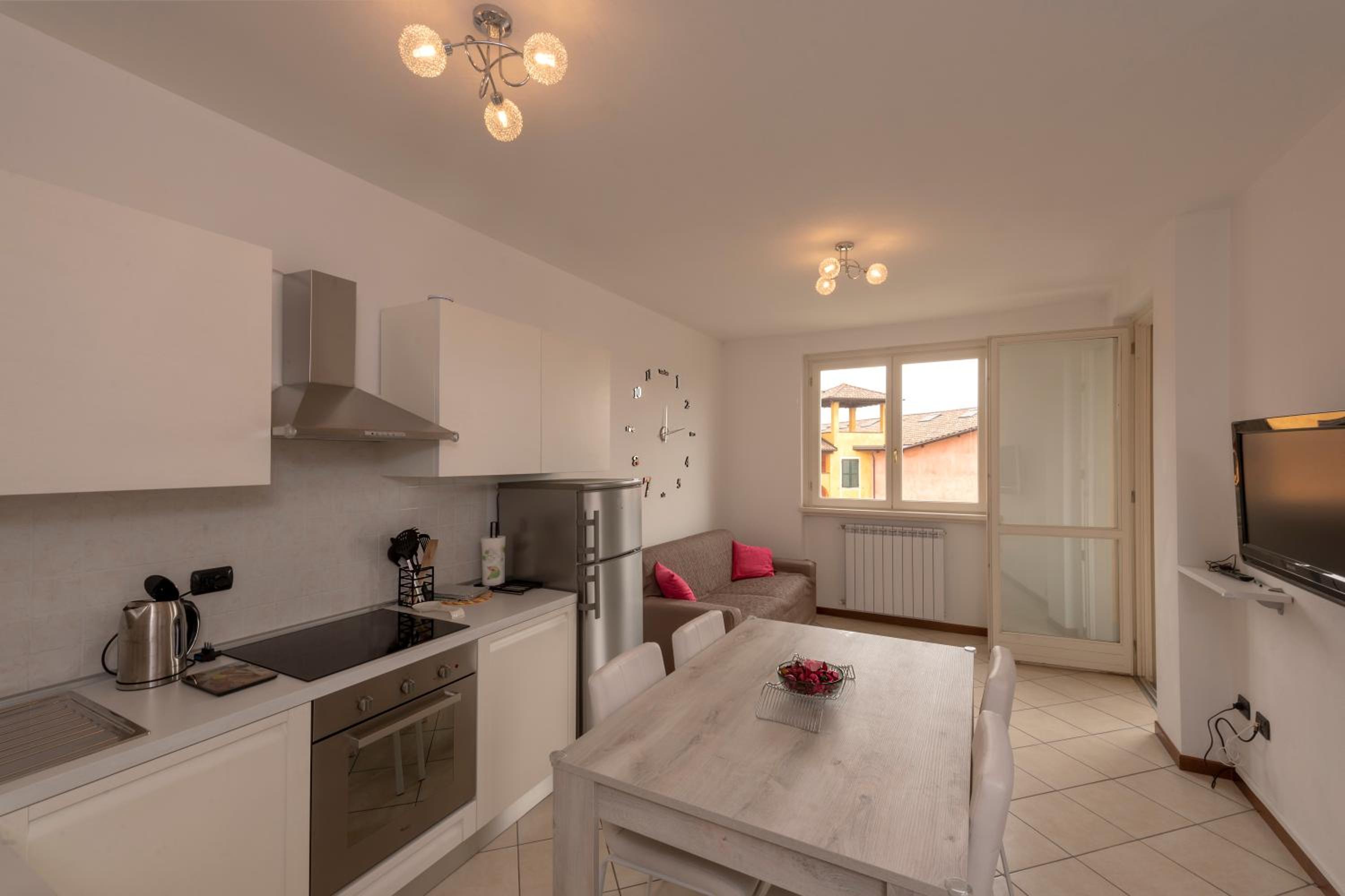 Apartment with Terrace - Photo 6